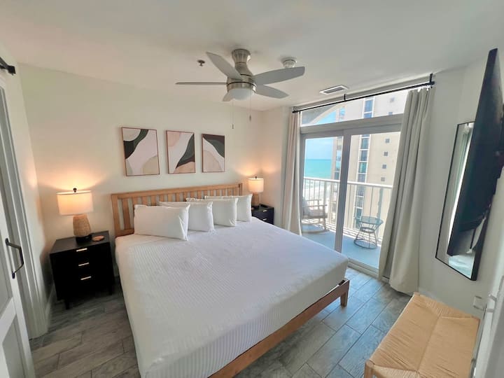 เตียงคิงไซส์ในห้องนอนใหญ่ 