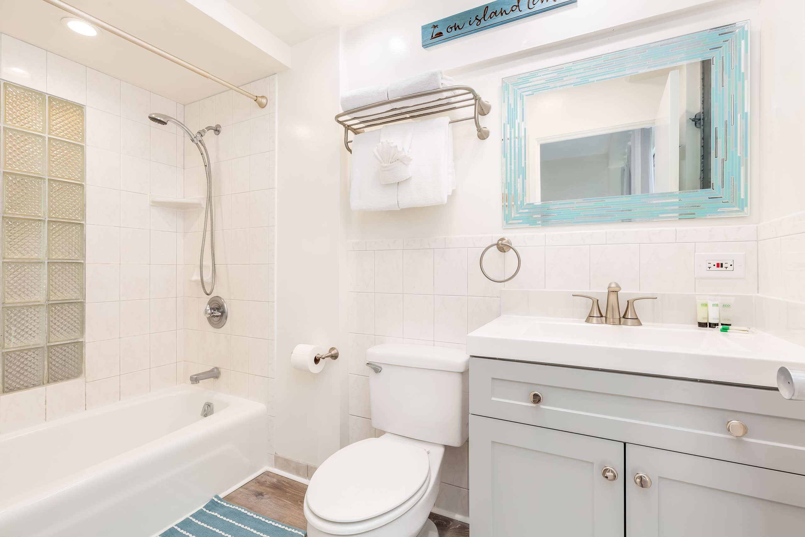 Remodeled Condo by the Beach at the Cabana Waikiki - Image 16