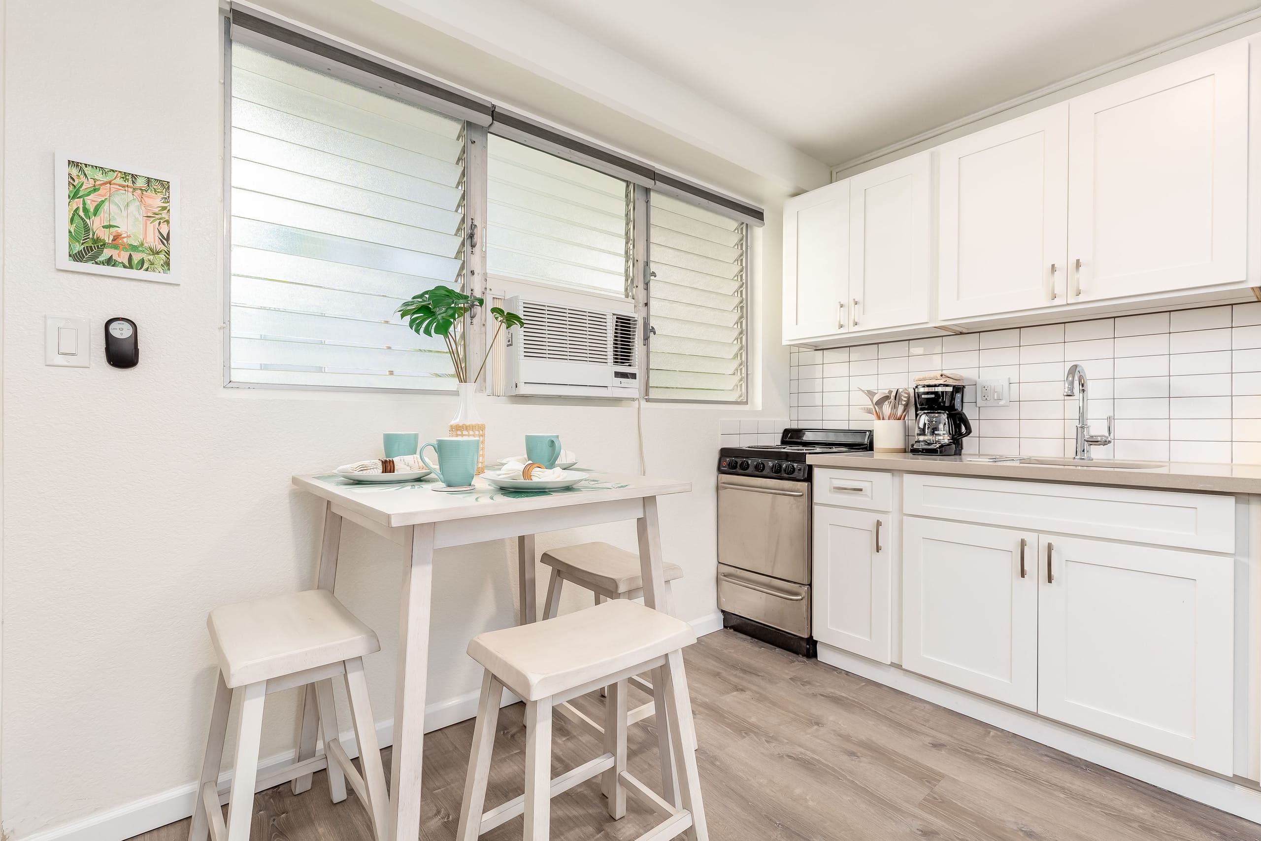 Remodeled Condo by the Beach at the Cabana Waikiki - Image 11