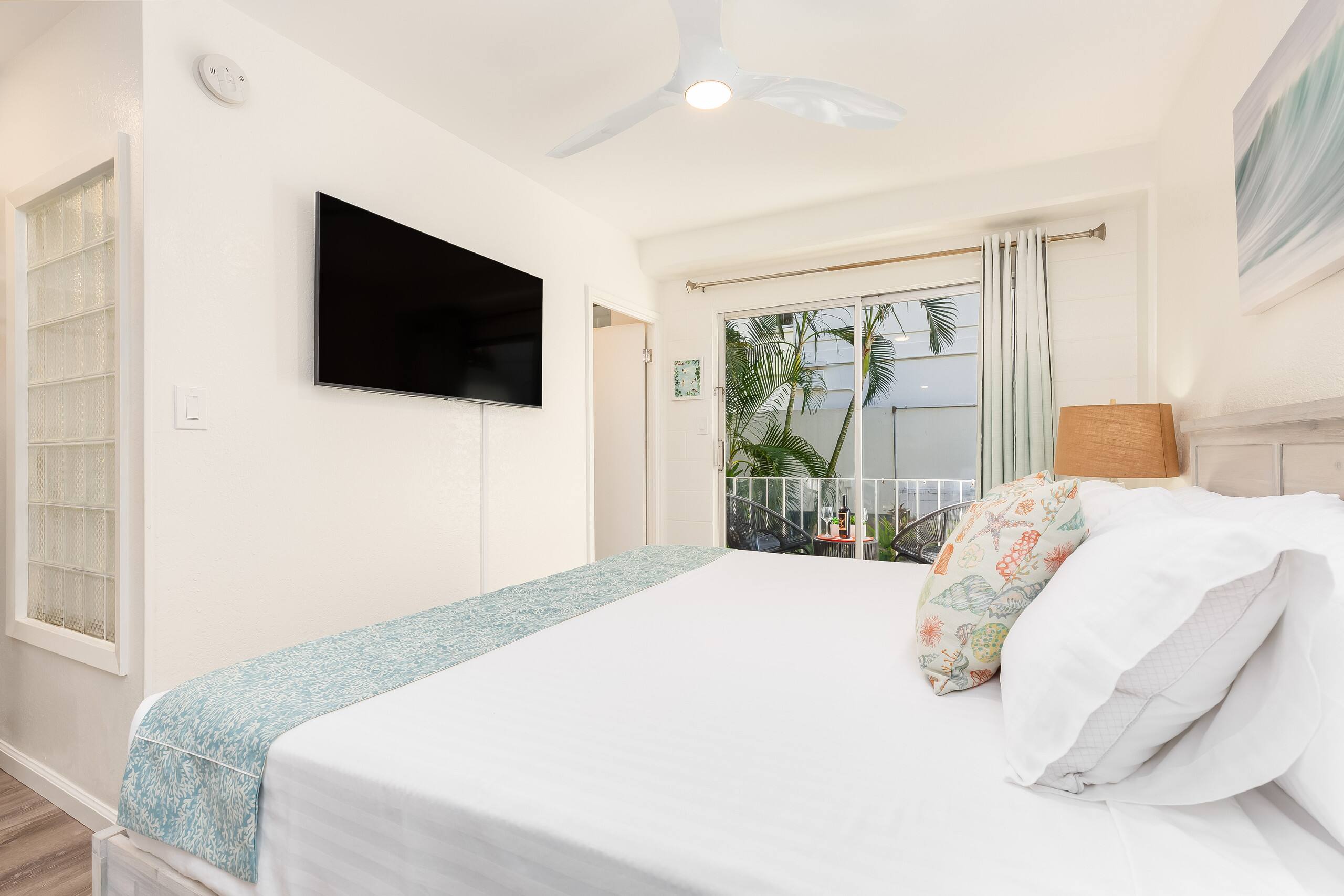 Remodeled Condo by the Beach at the Cabana Waikiki - Image 4