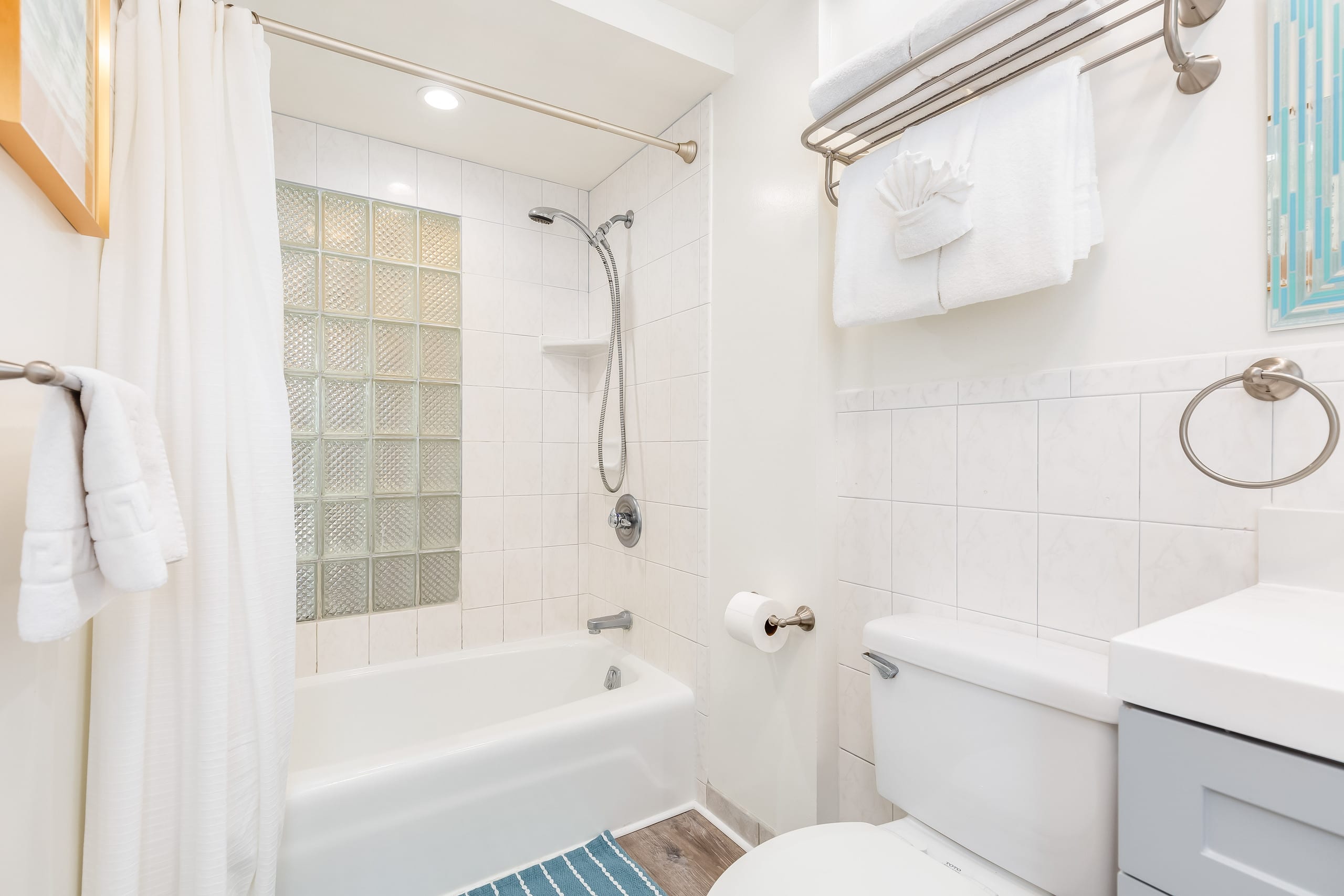 Remodeled Condo by the Beach at the Cabana Waikiki - Image 17