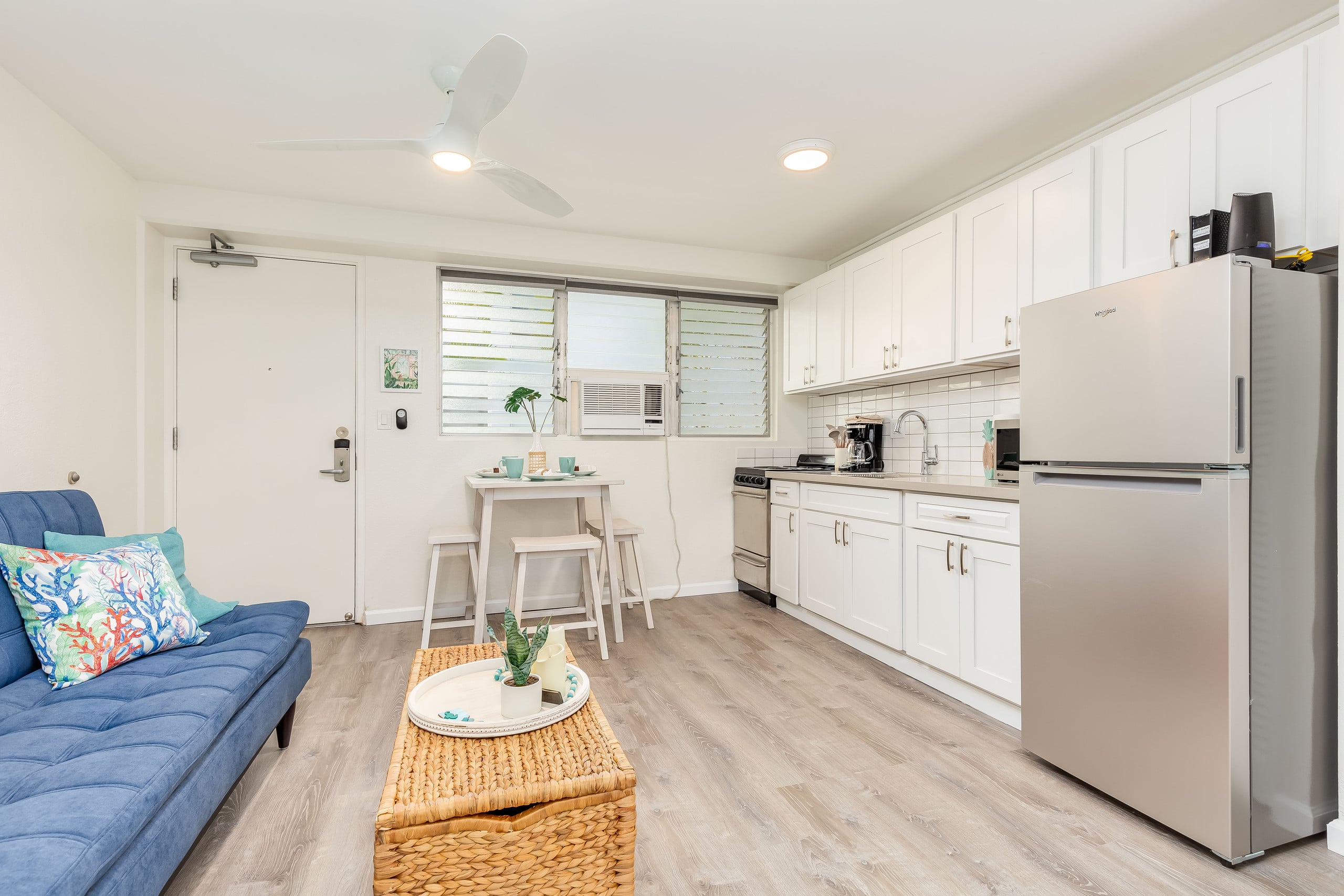 Remodeled Condo by the Beach at the Cabana Waikiki - Image 10