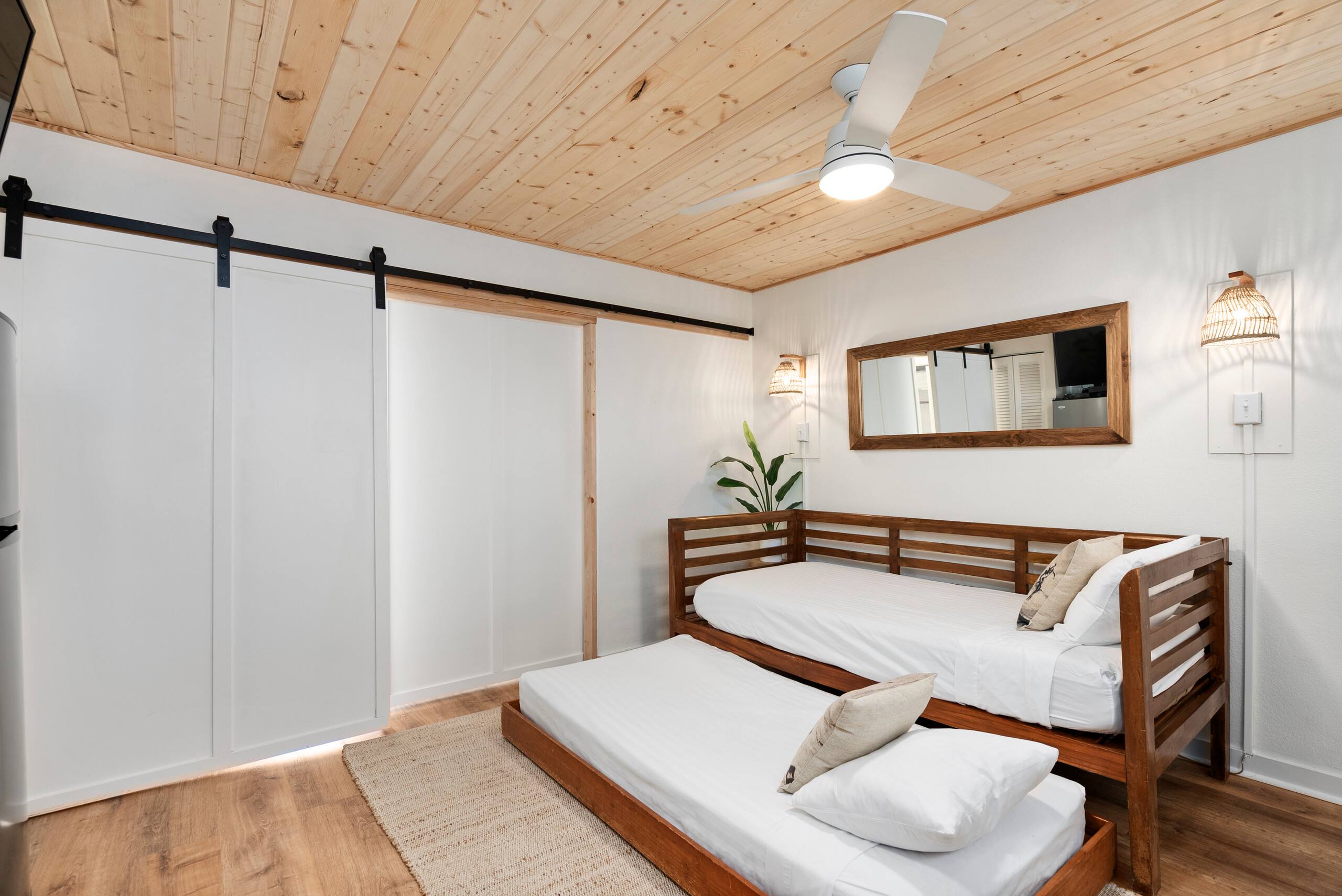 Remodeled Hawaiian Vacation Condo by Waikiki Beach - Image 10