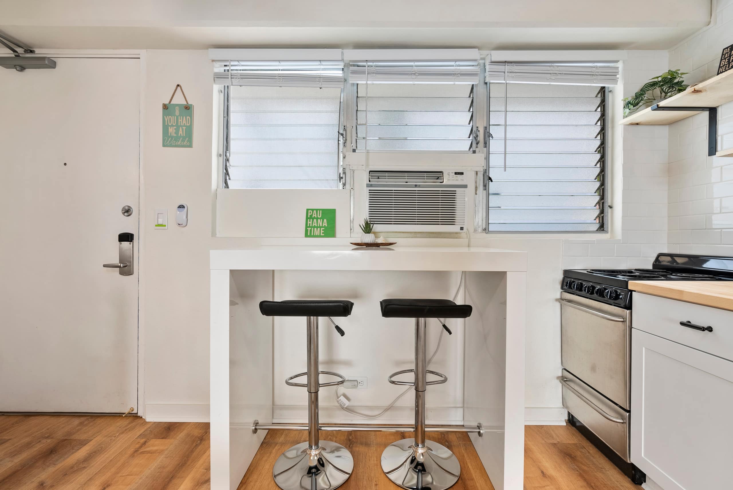 Remodeled Hawaiian Vacation Condo by Waikiki Beach - Image 15