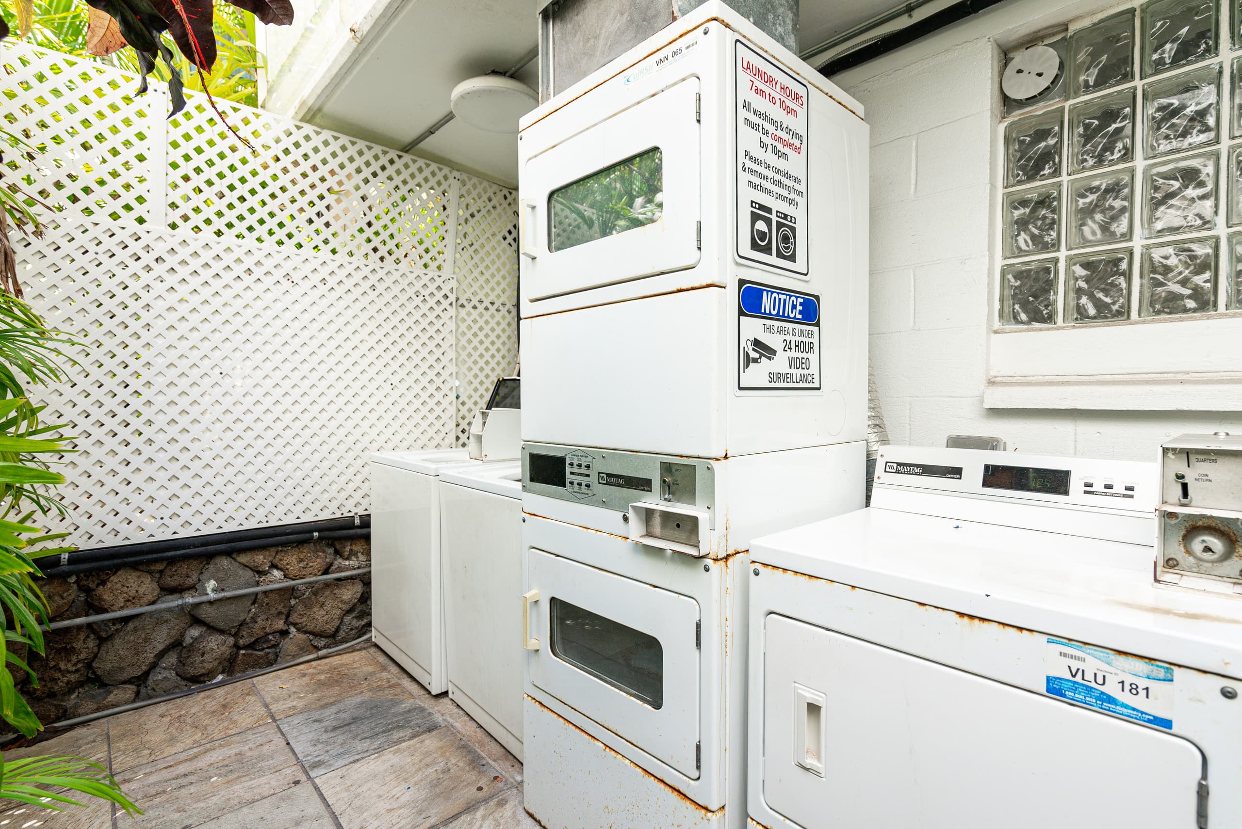 Remodeled Hawaiian Vacation Condo by Waikiki Beach - Image 33