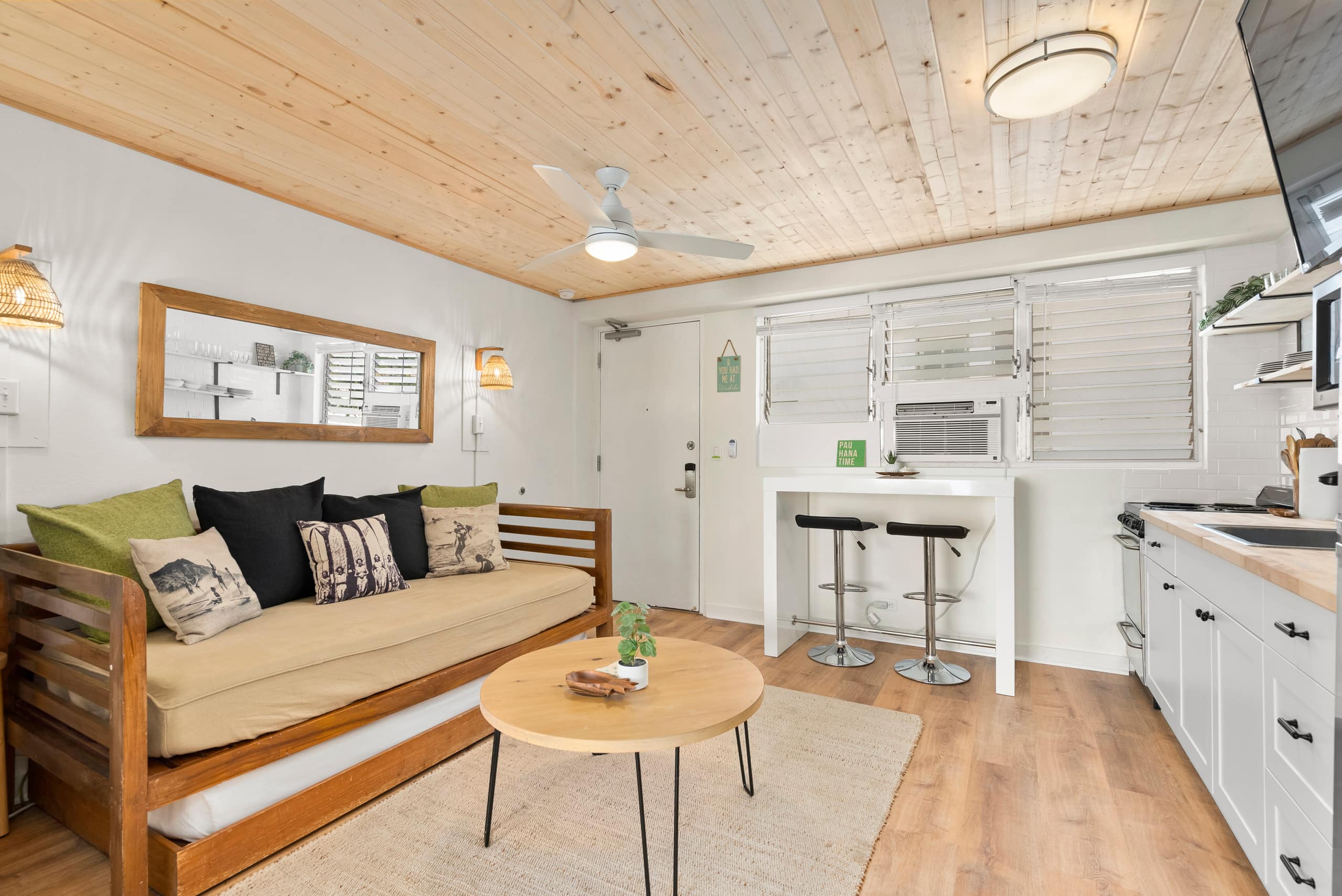 Remodeled Hawaiian Vacation Condo by Waikiki Beach - Image 3