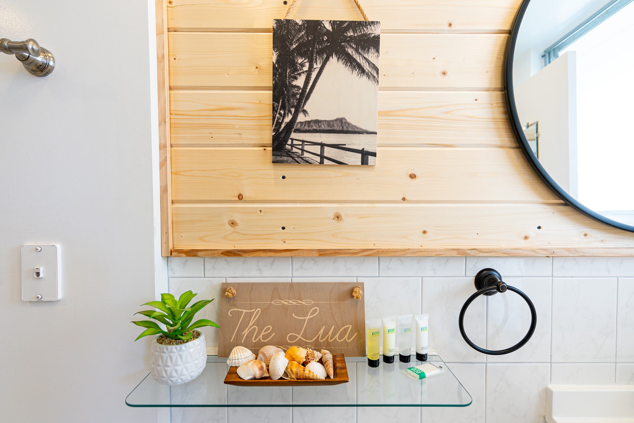 Remodeled Hawaiian Vacation Condo by Waikiki Beach - Image 28