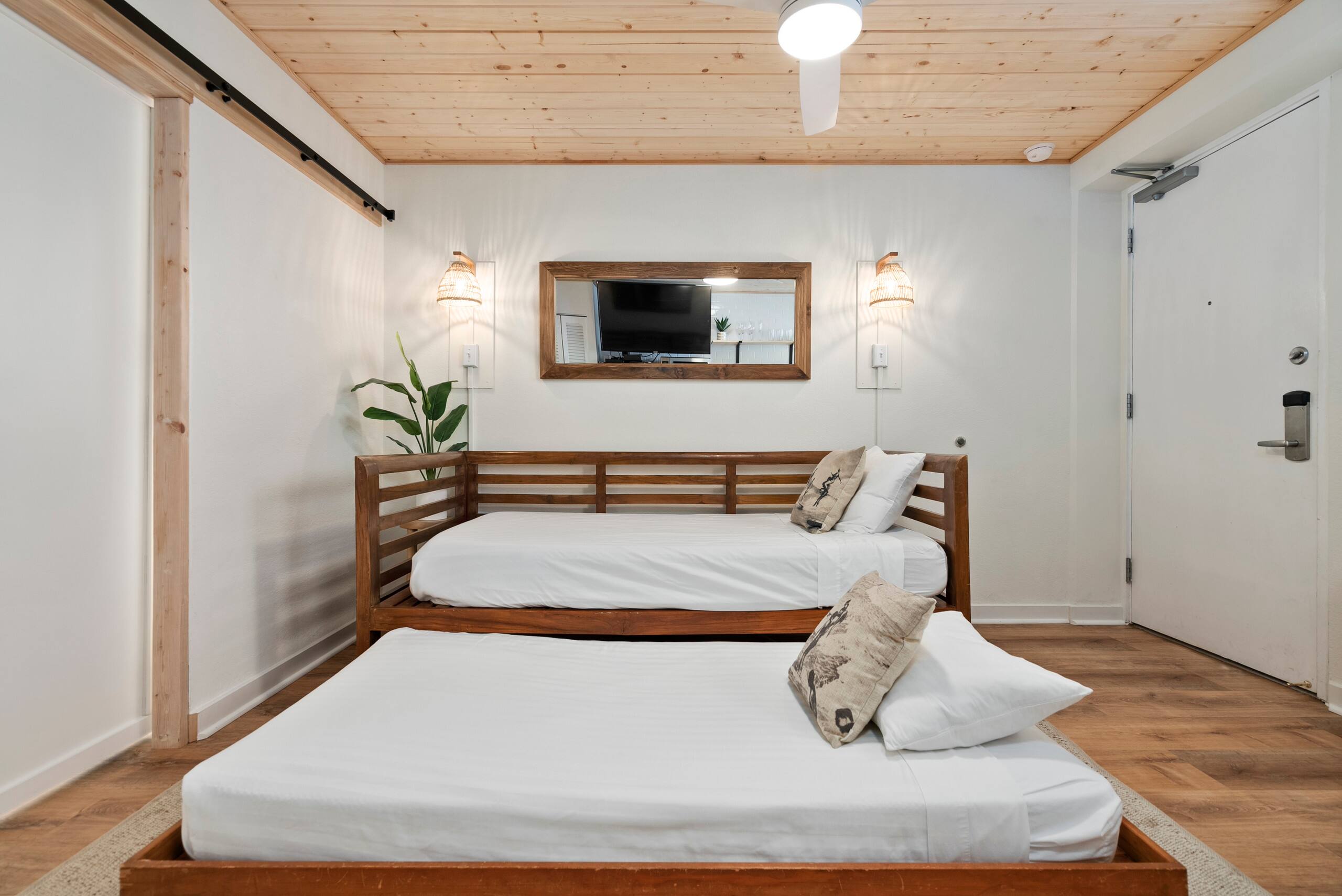 Remodeled Hawaiian Vacation Condo by Waikiki Beach - Image 8