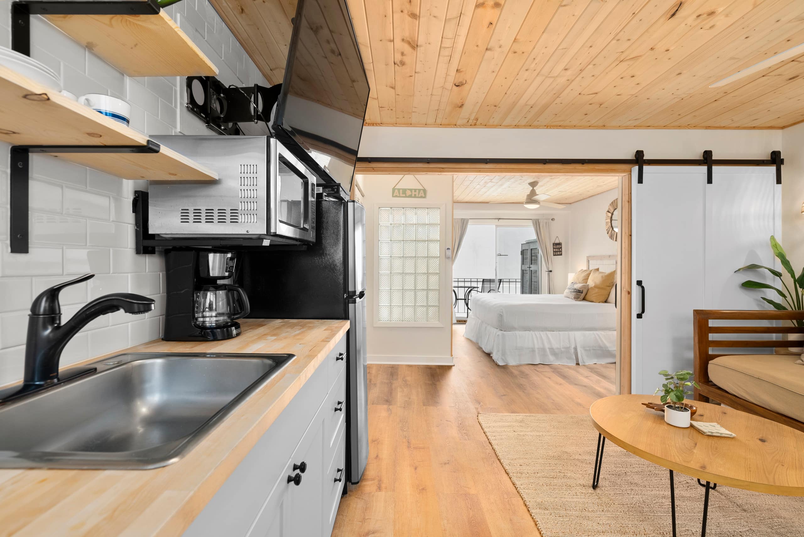 Remodeled Hawaiian Vacation Condo by Waikiki Beach - Image 11