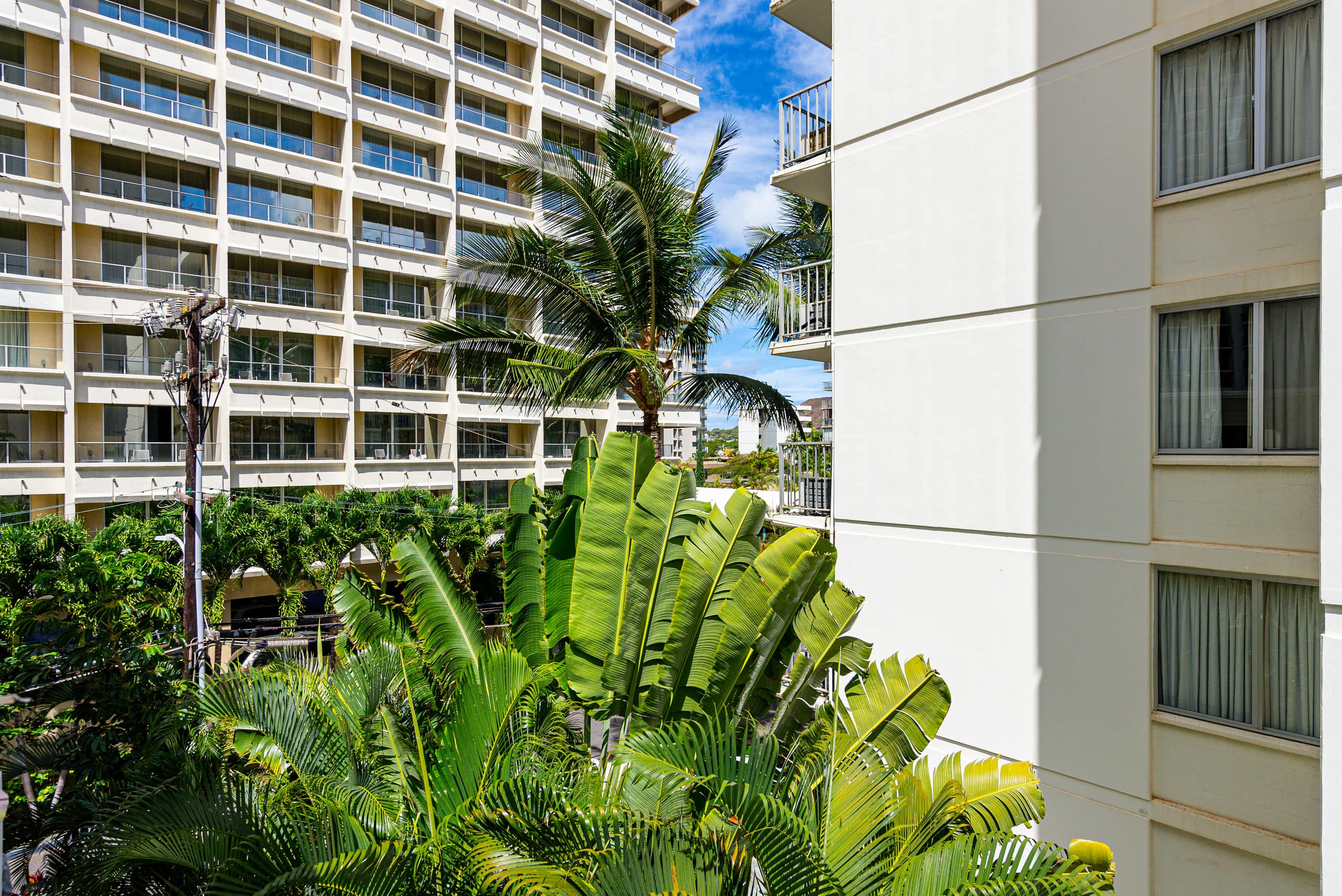 Remodeled Hawaiian Vacation Condo by Waikiki Beach - Image 39
