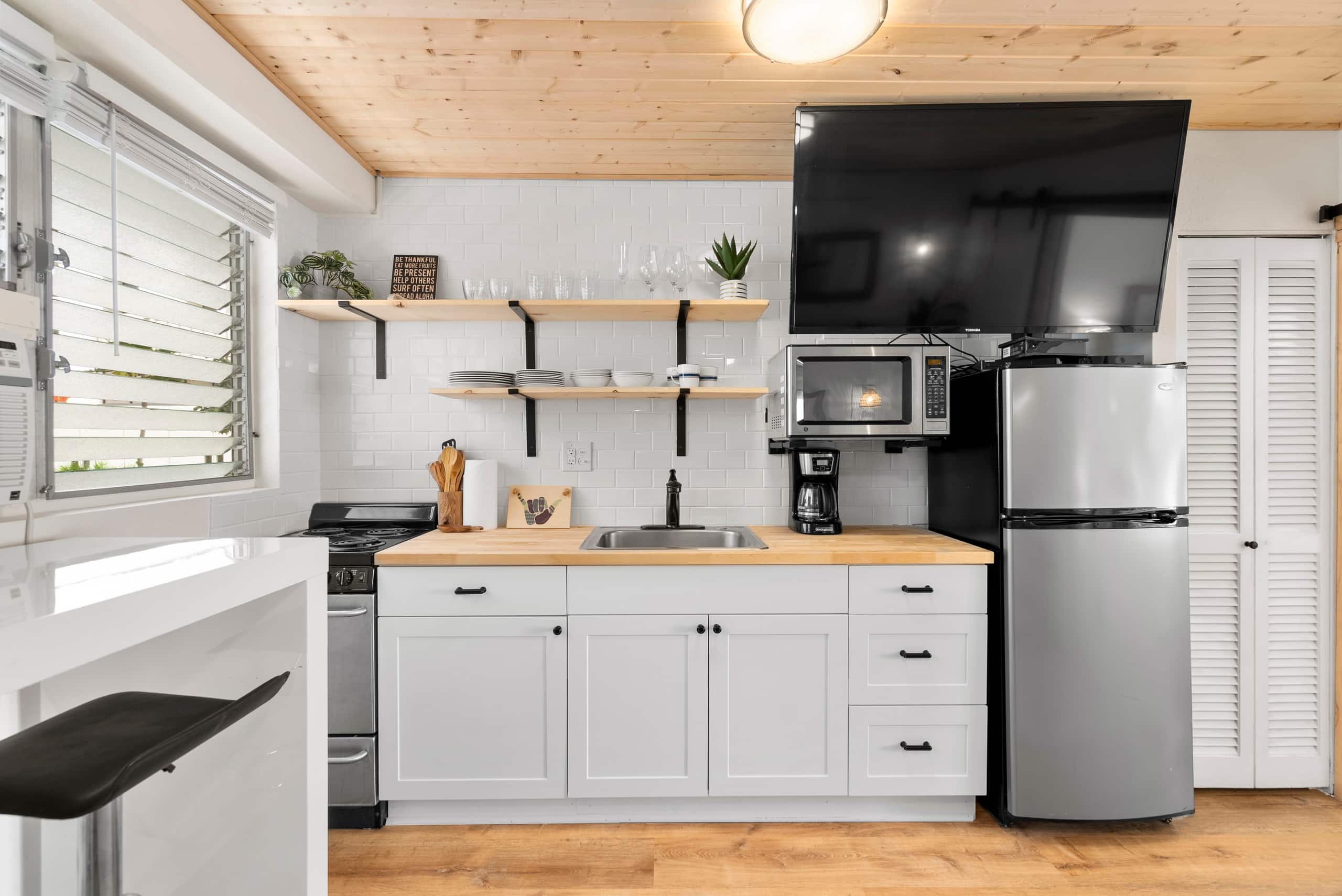 Remodeled Hawaiian Vacation Condo by Waikiki Beach - Image 12