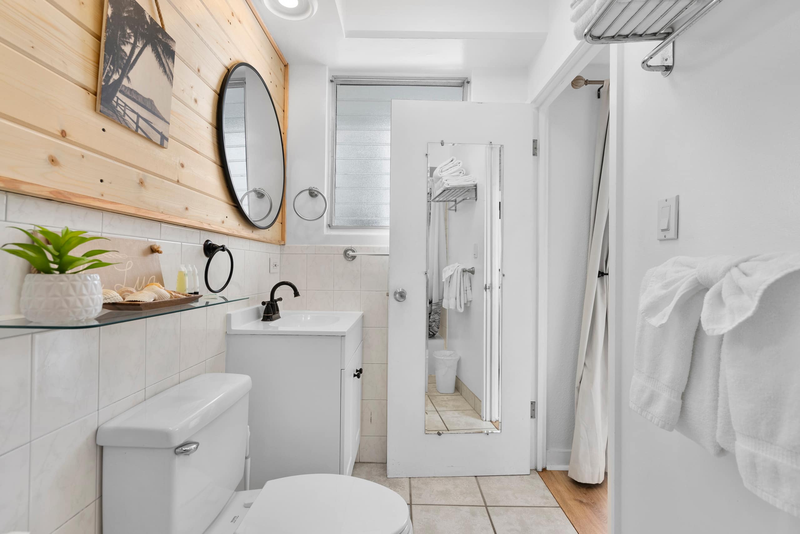 Remodeled Hawaiian Vacation Condo by Waikiki Beach - Image 25