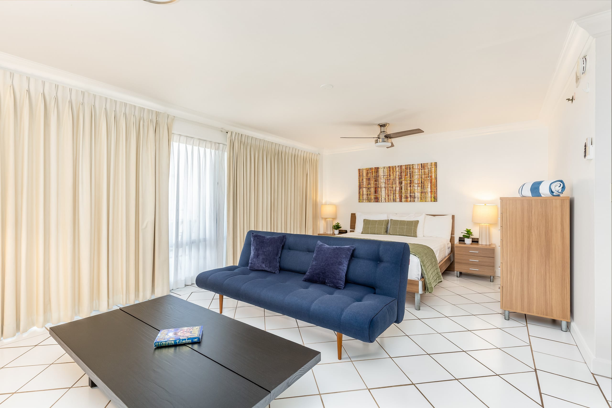 Ocean and Sunset Marina Views at the Ilikai Hotel - Image 5