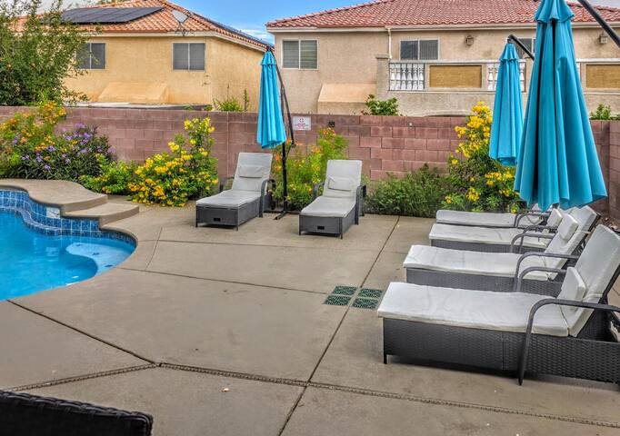 Super Spacious Oasis with Pool/SPA near LV-Strip gallery image 3