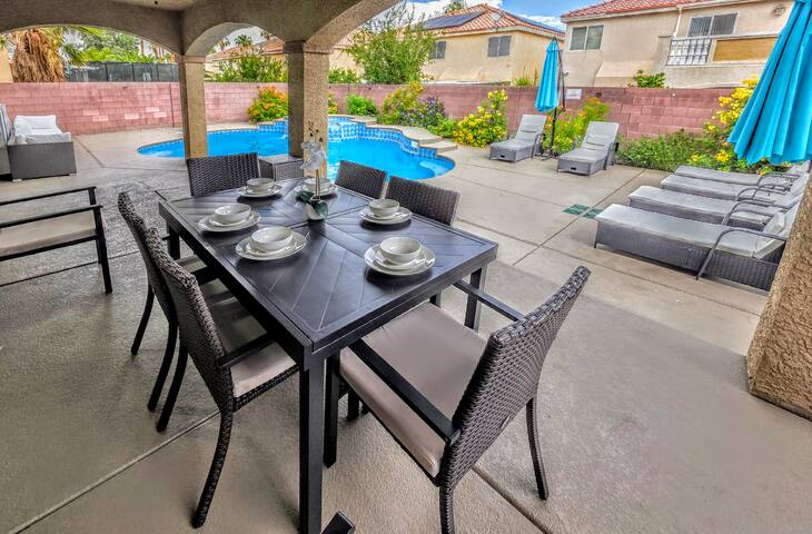 Super Spacious Oasis with Pool/SPA near LV-Strip gallery image 5