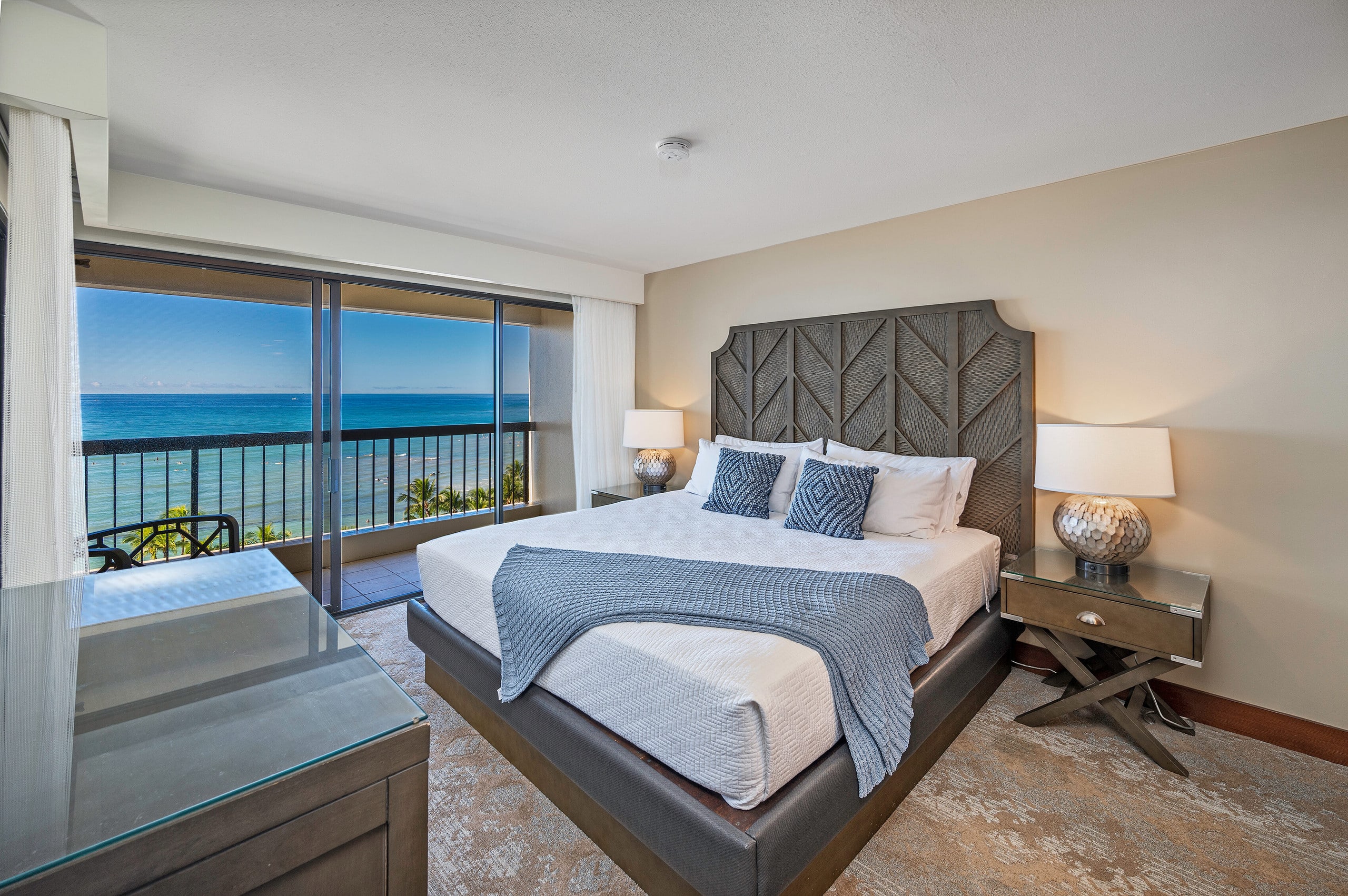 Oceanfront Family Bliss at the Waikiki Beach Tower - Image 13
