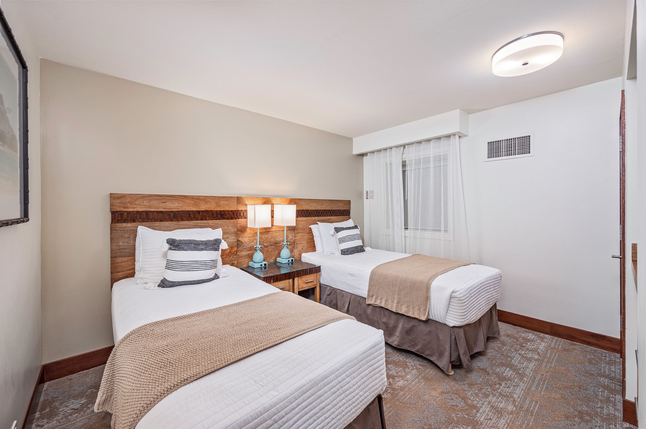 Oceanfront Family Bliss at the Waikiki Beach Tower - Image 15