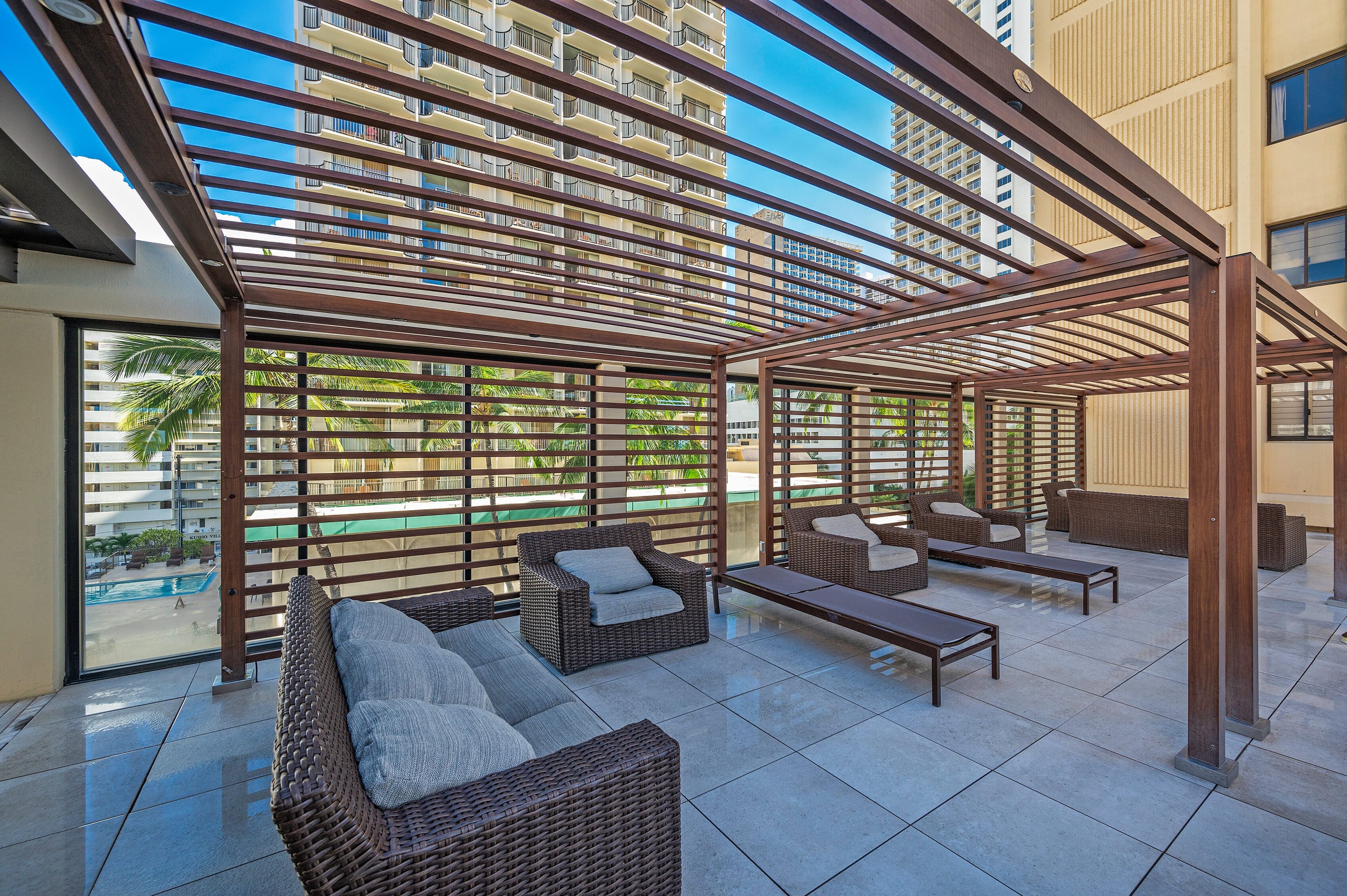 Oceanfront Family Bliss at the Waikiki Beach Tower - Image 23