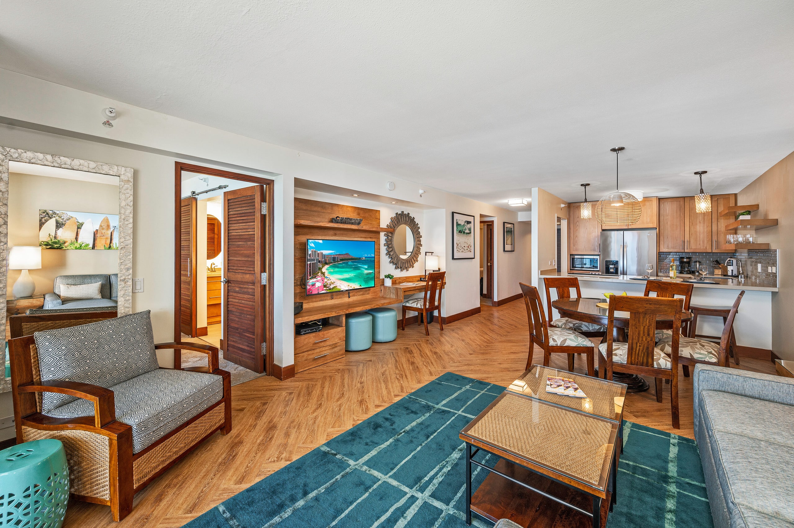 Oceanfront Family Bliss at the Waikiki Beach Tower - Image 3