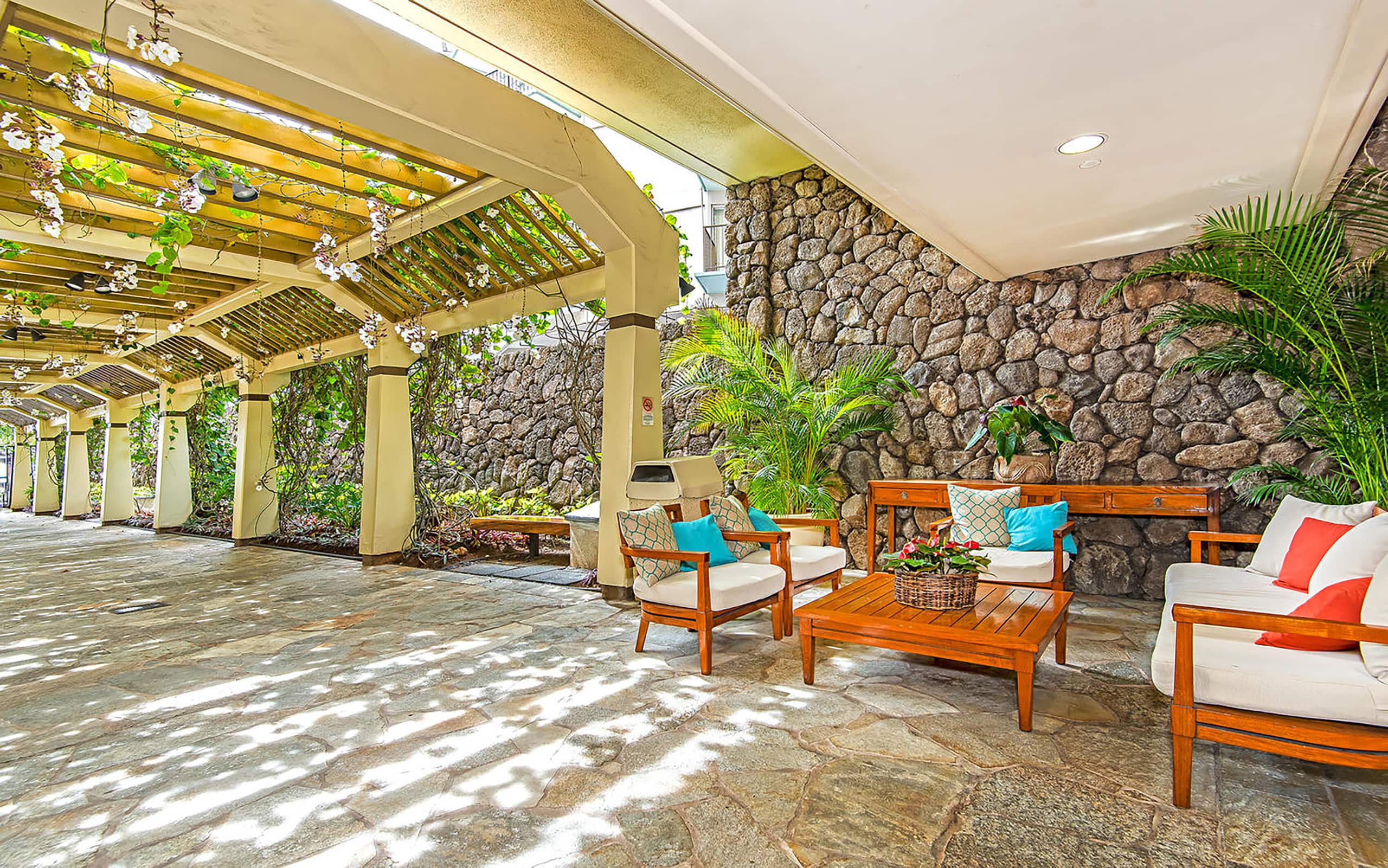 Oceanfront Family Bliss at the Waikiki Beach Tower - Image 22
