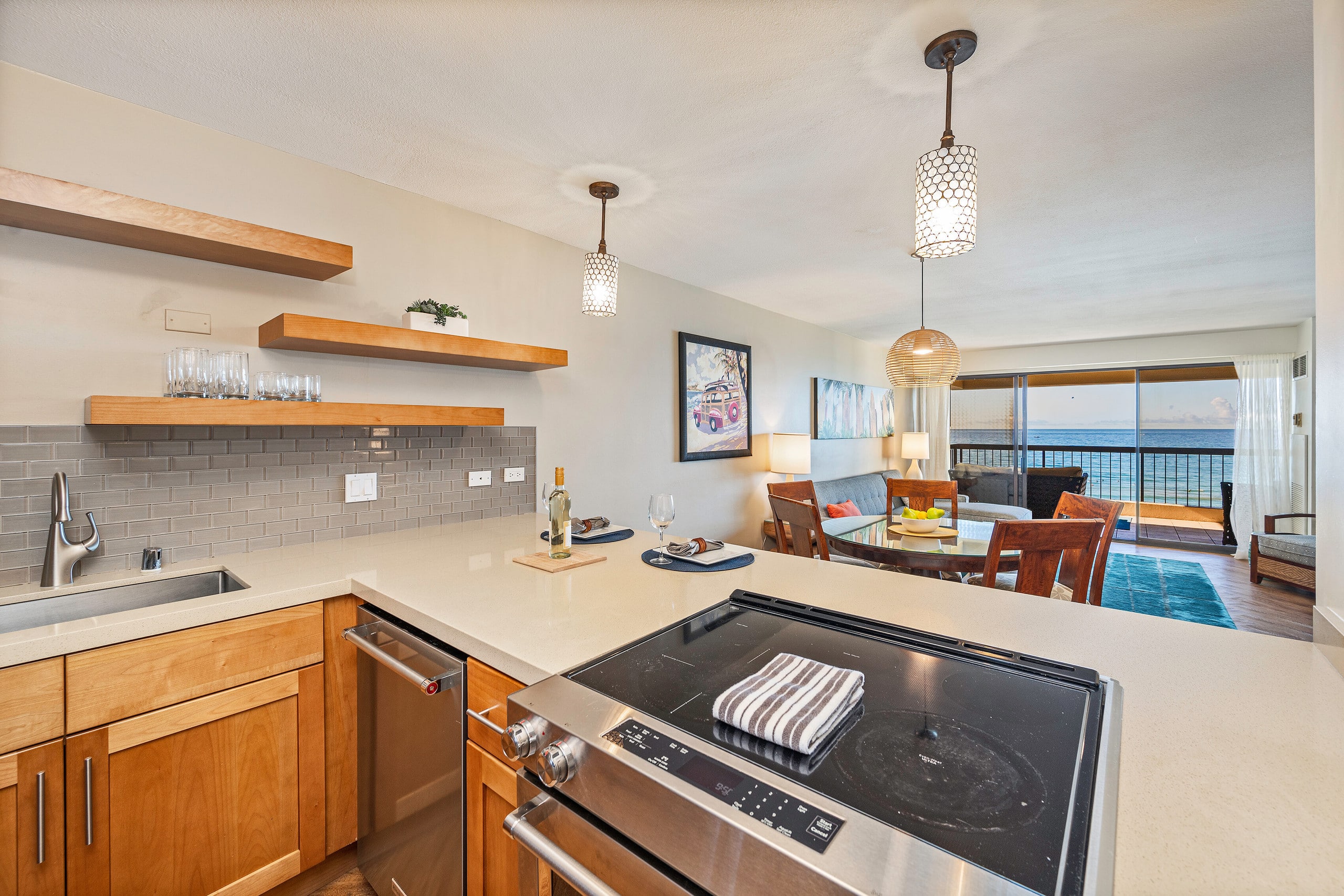 Oceanfront Family Bliss at the Waikiki Beach Tower - Image 8
