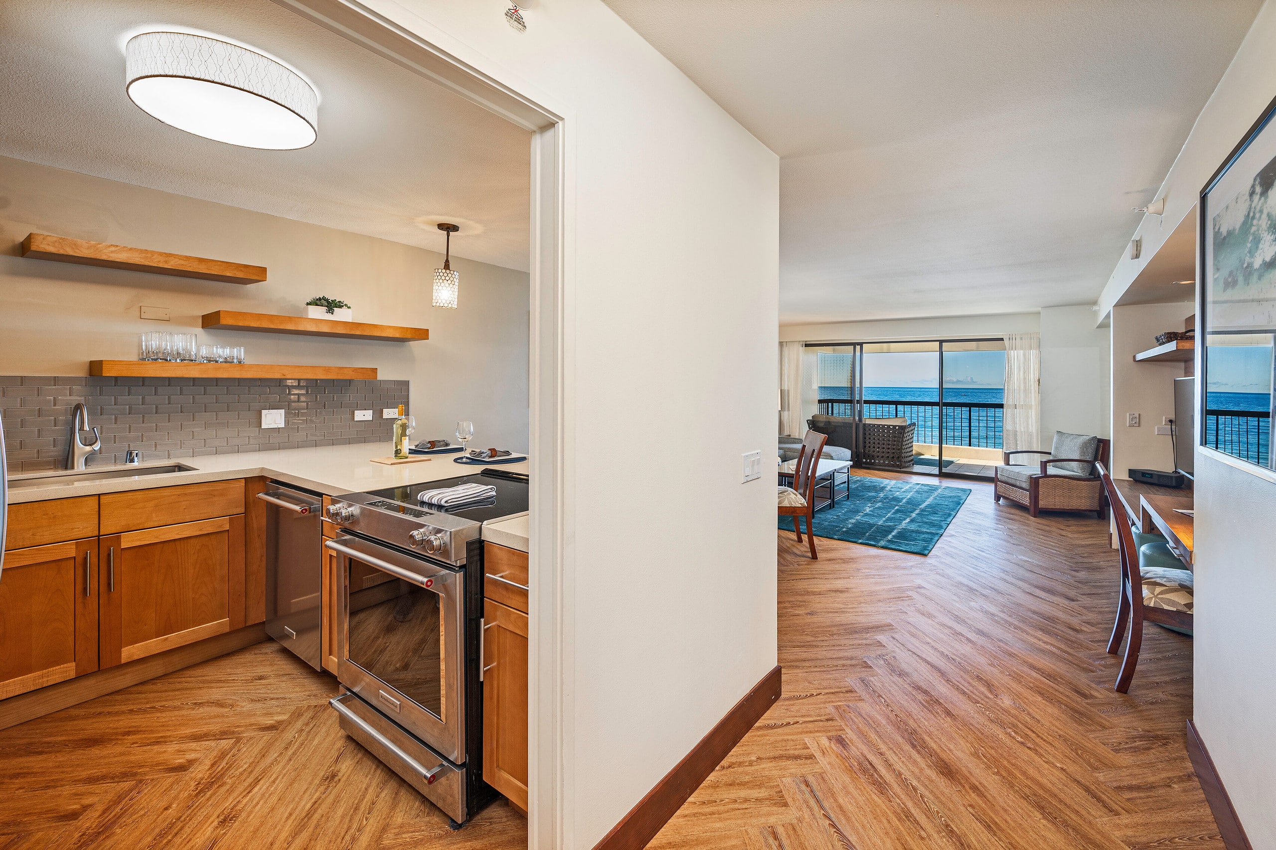 Oceanfront Family Bliss at the Waikiki Beach Tower - Image 9