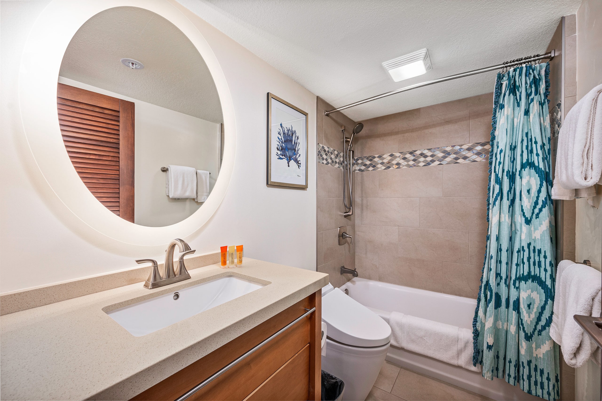 Oceanfront Family Bliss at the Waikiki Beach Tower - Image 20