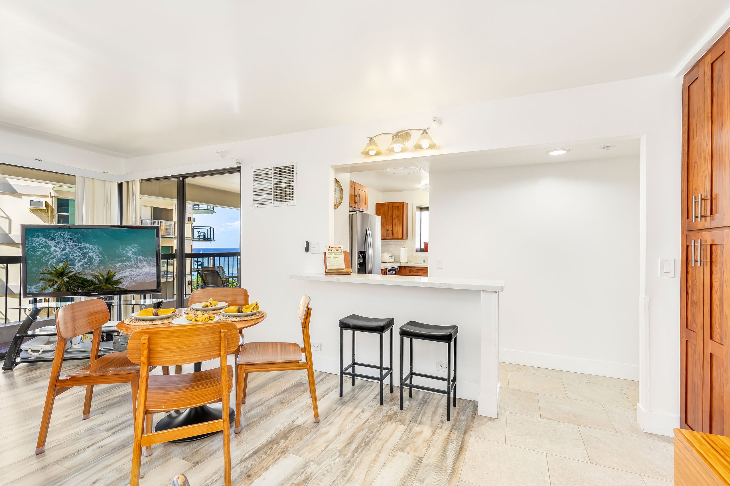 Ocean View Paradise Escape at Waikiki Beach Tower - Image 15