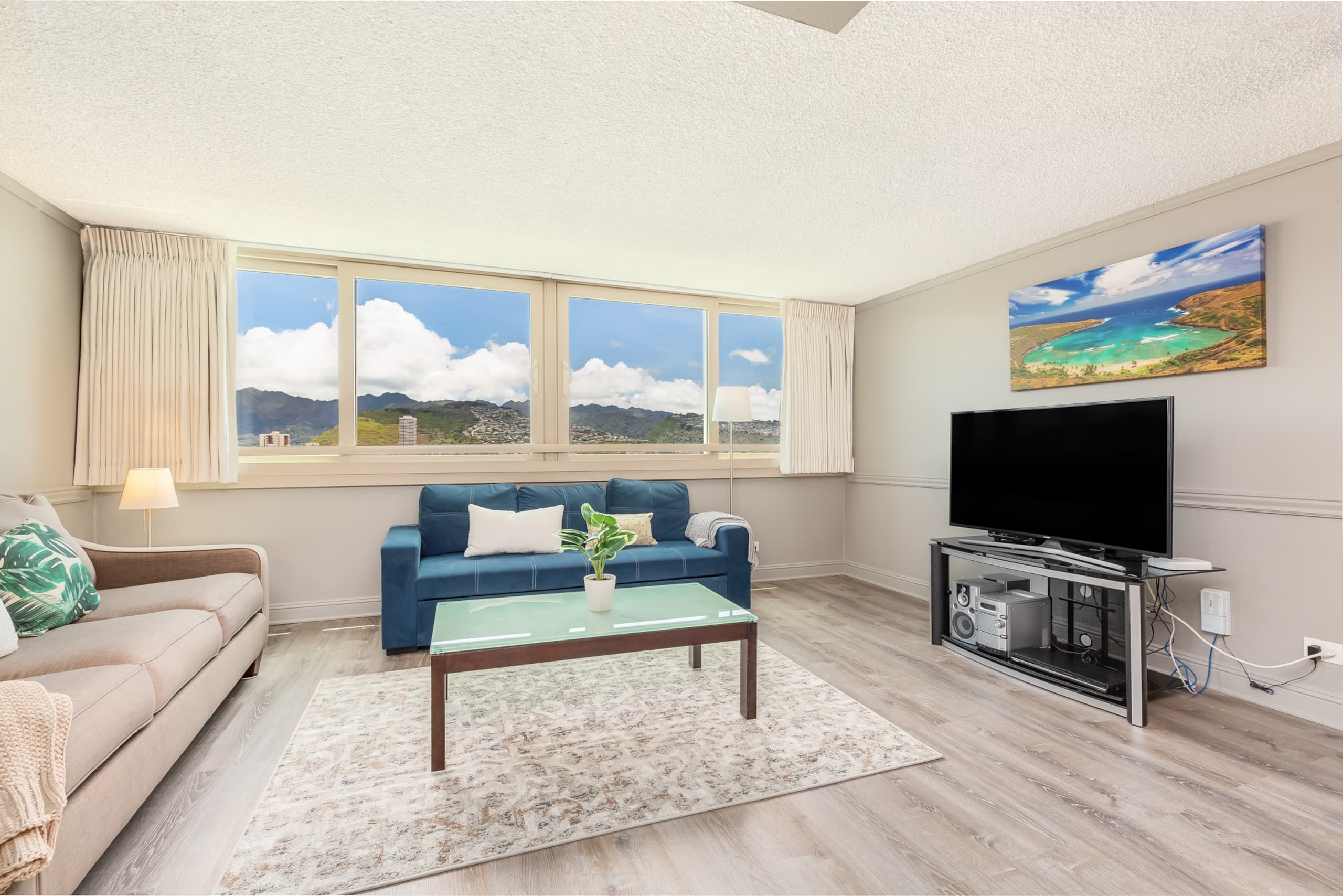 Golf Course & Mountain Views at the Island Colony - Image 2