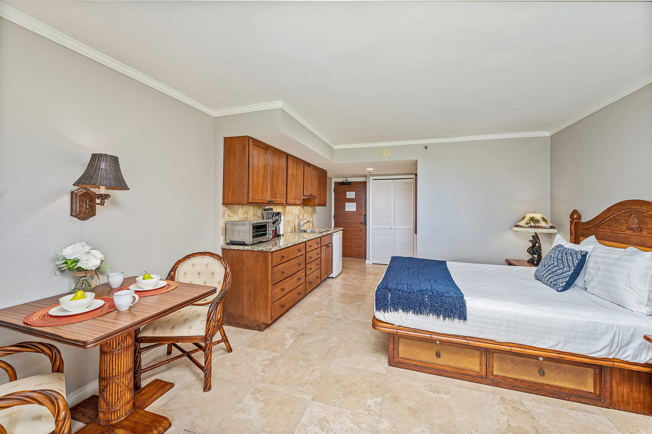 Partial Ocean & Park Views Condo at Luana Waikiki - Image 11