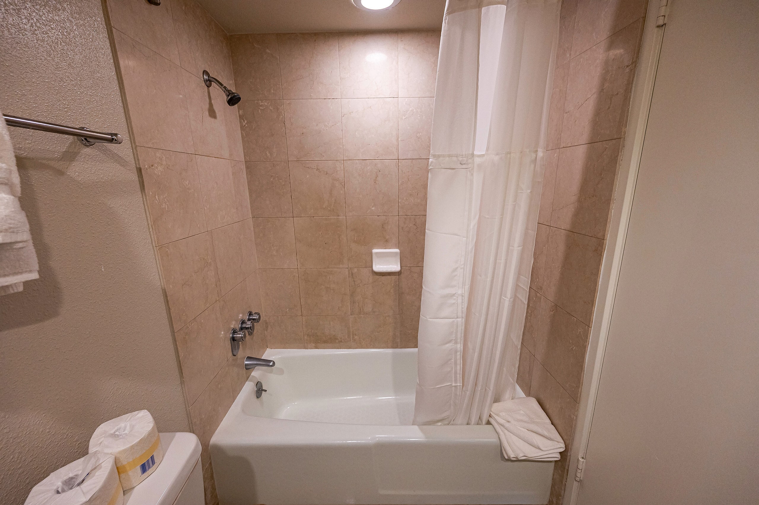 Partial Ocean & Park Views Condo at Luana Waikiki - Image 12