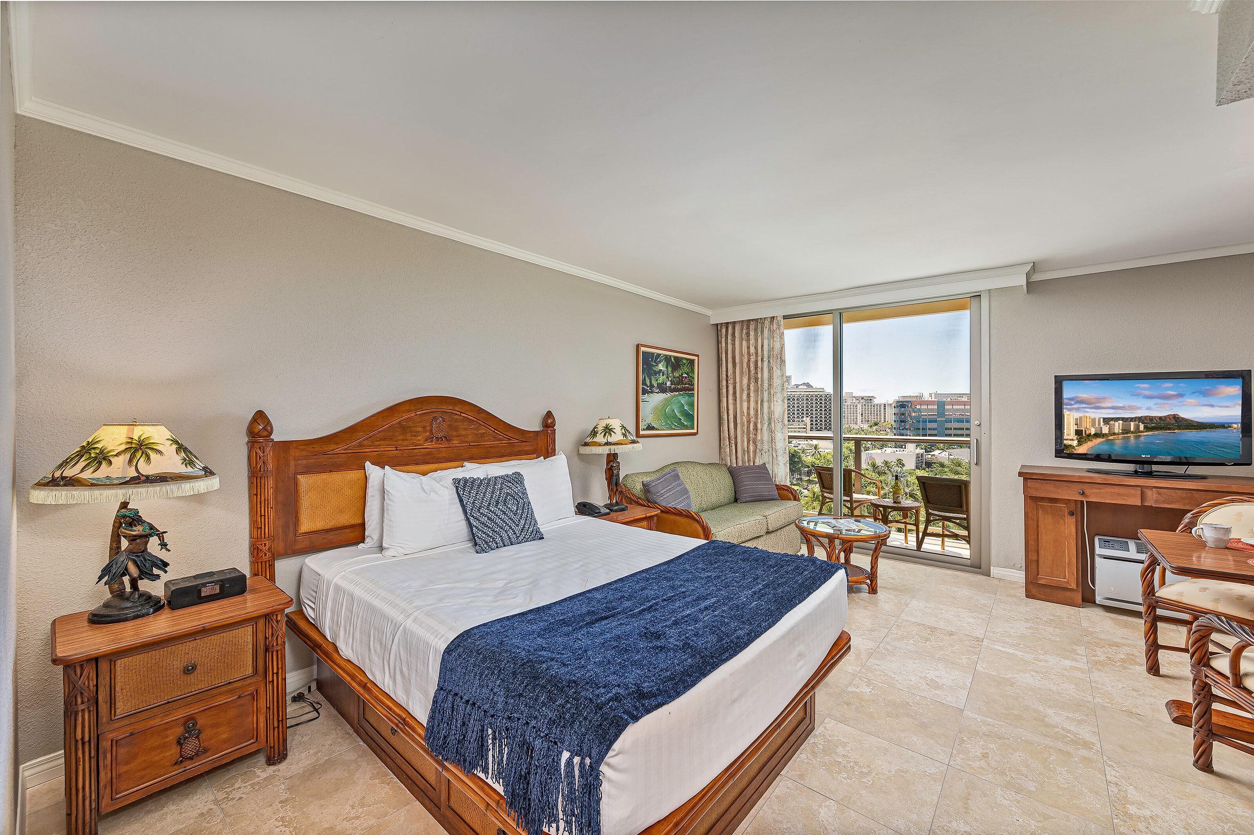 Partial Ocean & Park Views Condo at Luana Waikiki - Image 2