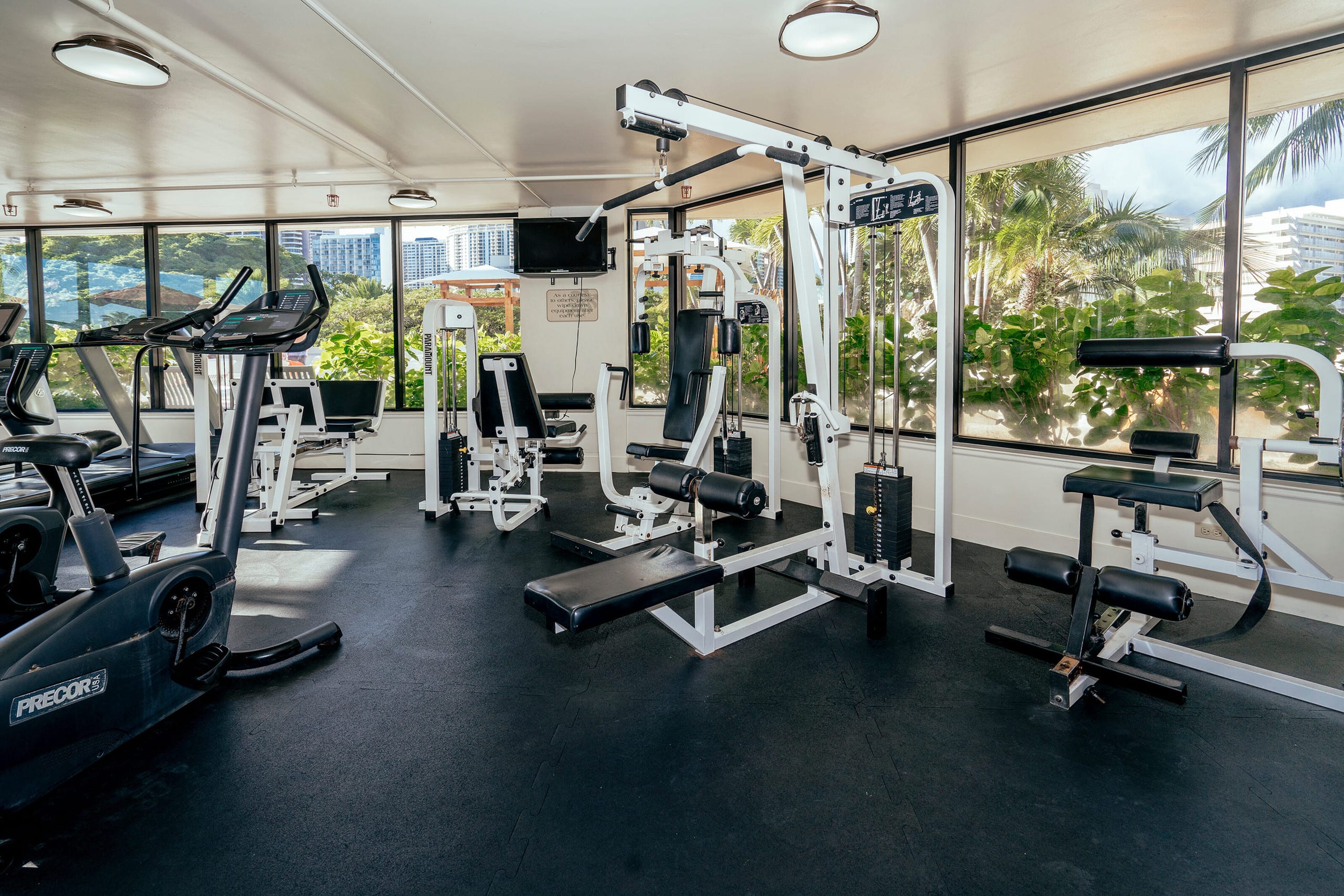 Partial Ocean & Park Views Condo at Luana Waikiki - Image 19