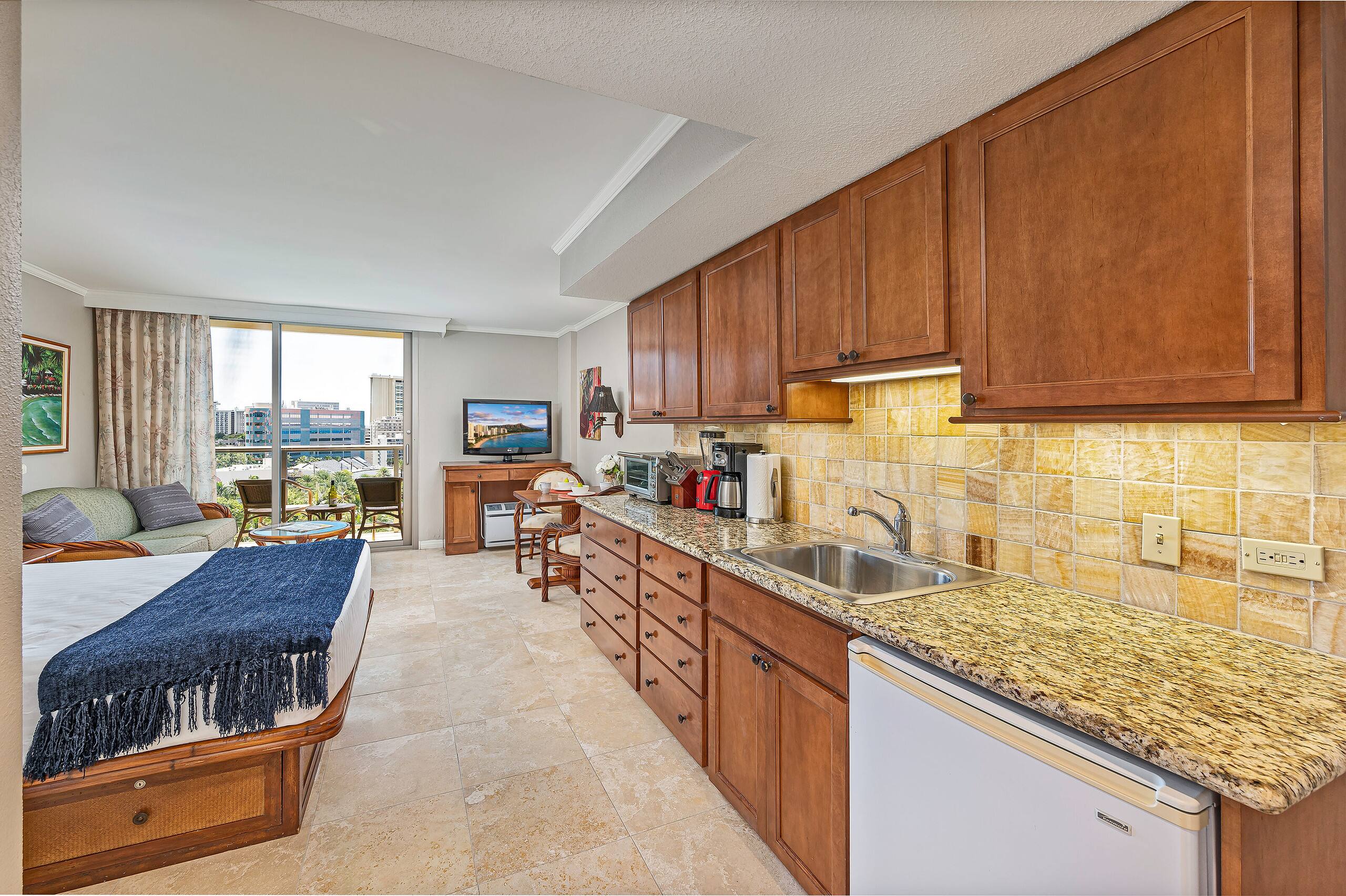 Partial Ocean & Park Views Condo at Luana Waikiki - Image 5