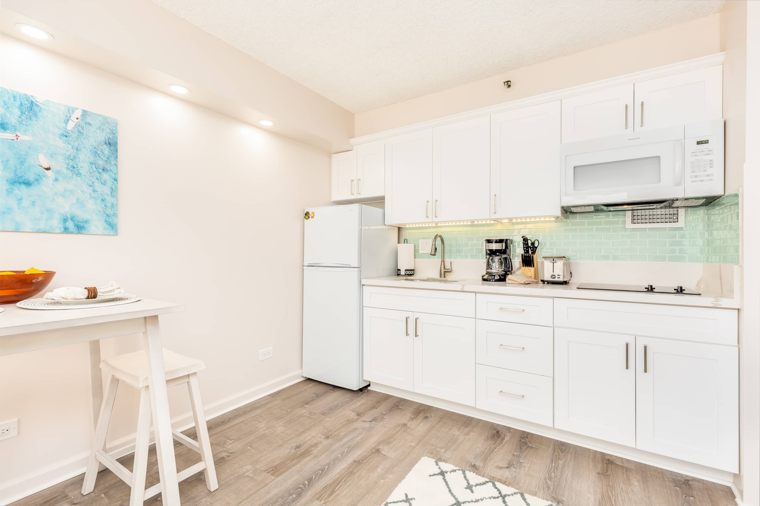 Ocean-MT Renovated Marine Surf Condo by the Beach - Image 9