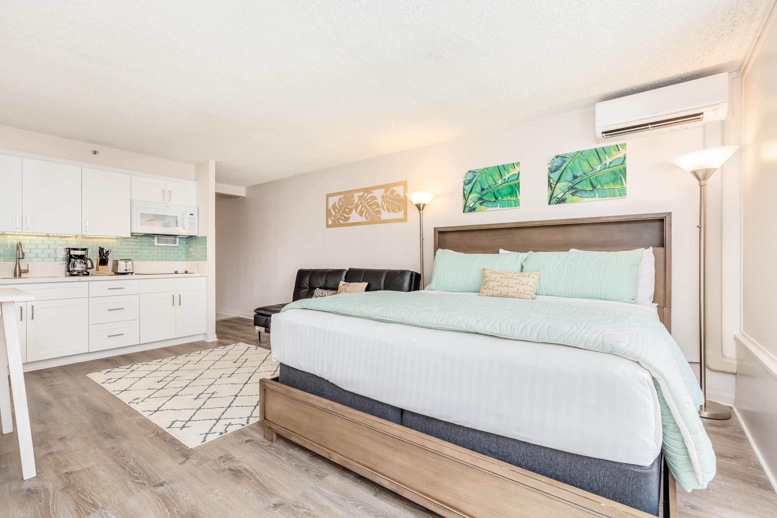 Ocean-MT Renovated Marine Surf Condo by the Beach - Image 3