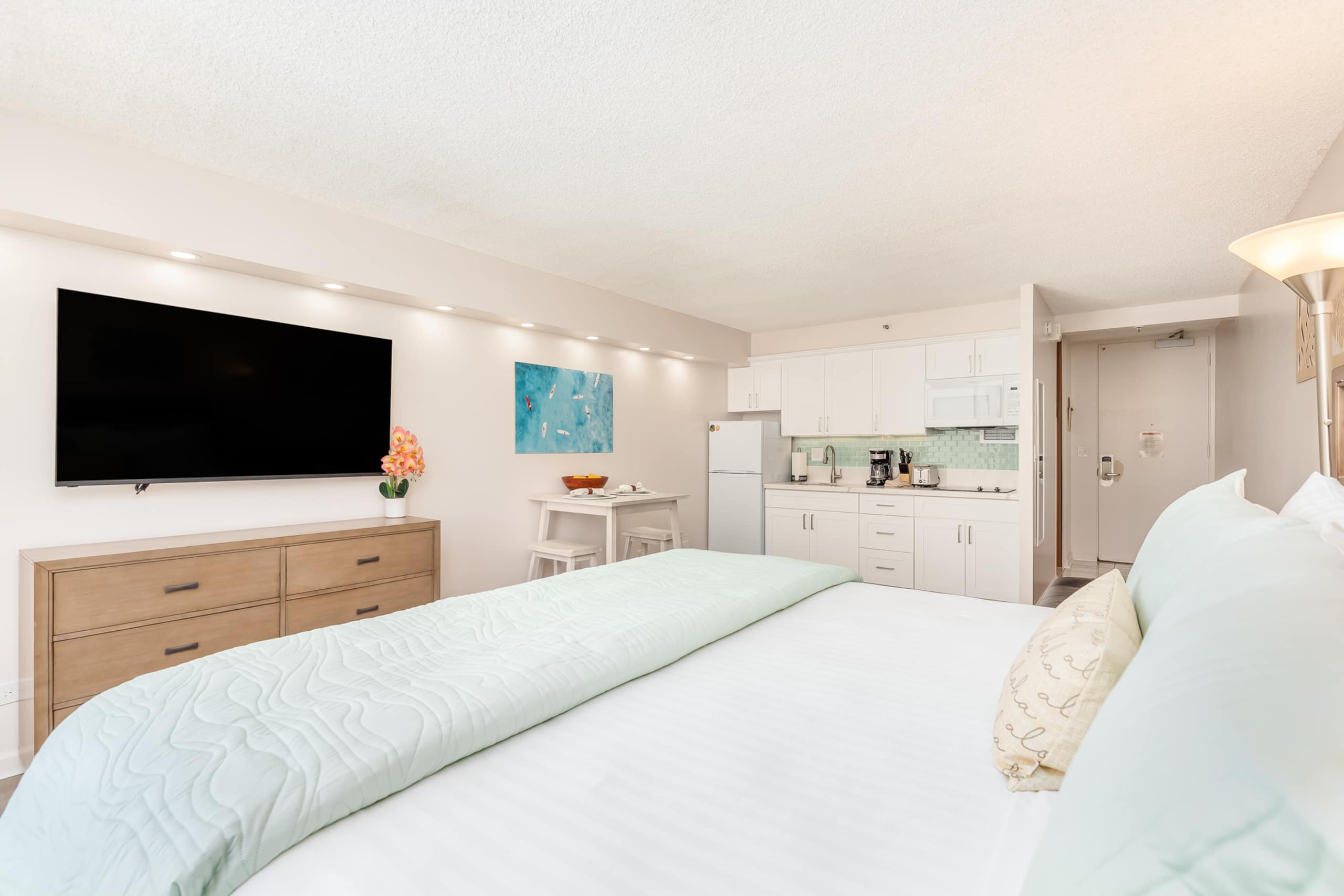Ocean-MT Renovated Marine Surf Condo by the Beach - Image 5