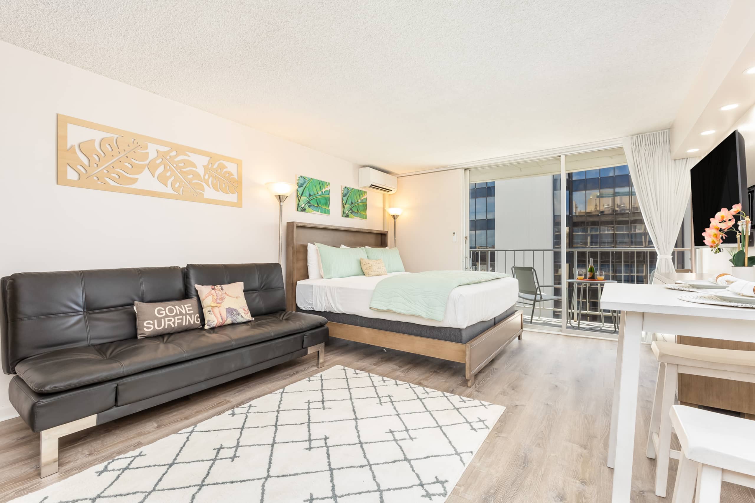 Ocean-MT Renovated Marine Surf Condo by the Beach - Image 19