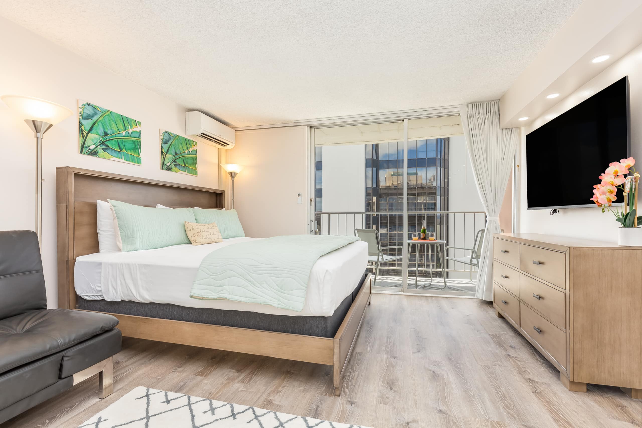 Ocean-MT Renovated Marine Surf Condo by the Beach - Image 7