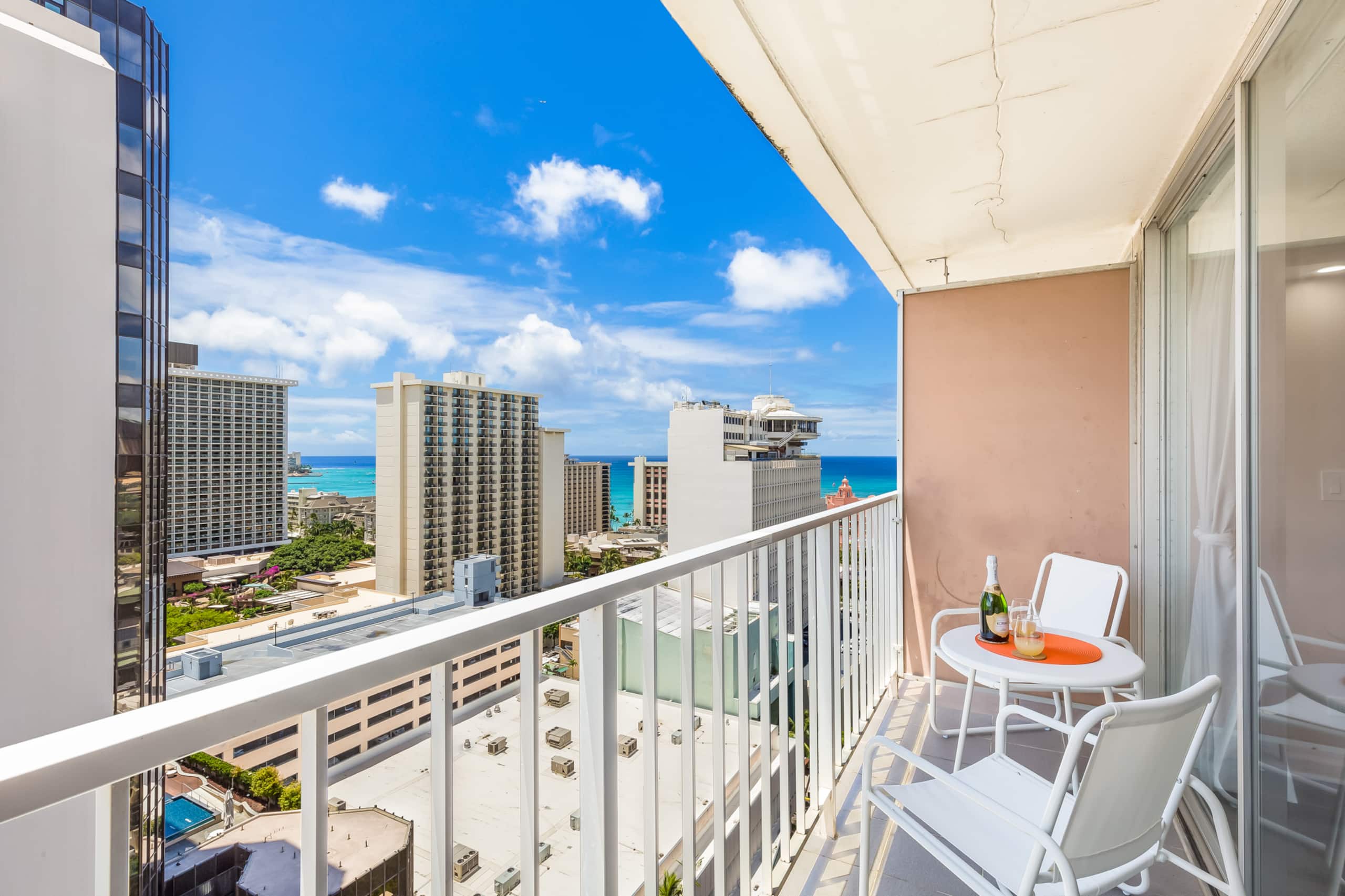 Ocean-MT Renovated Marine Surf Condo by the Beach - Image 10