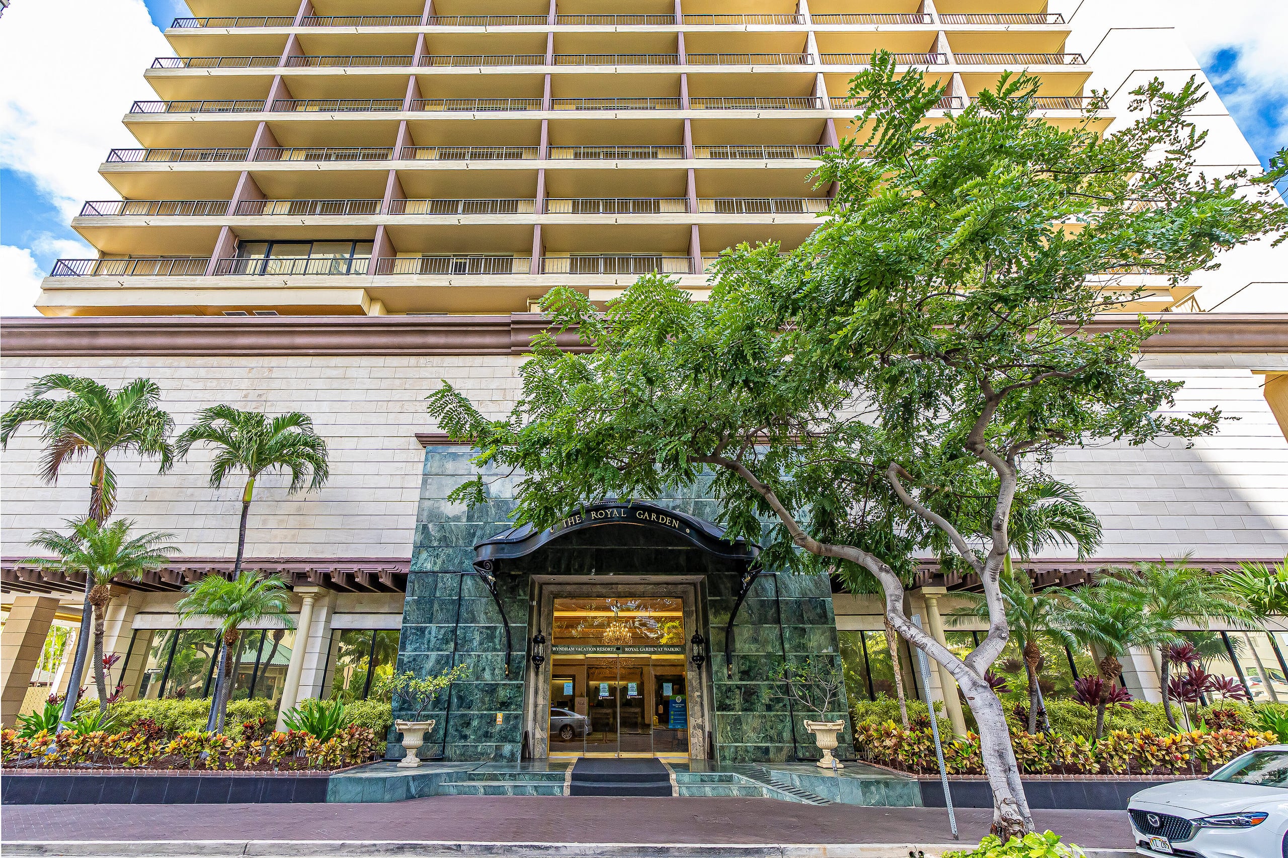 Ocean and Mountain Views Condo at the Royal Garden - Image 29