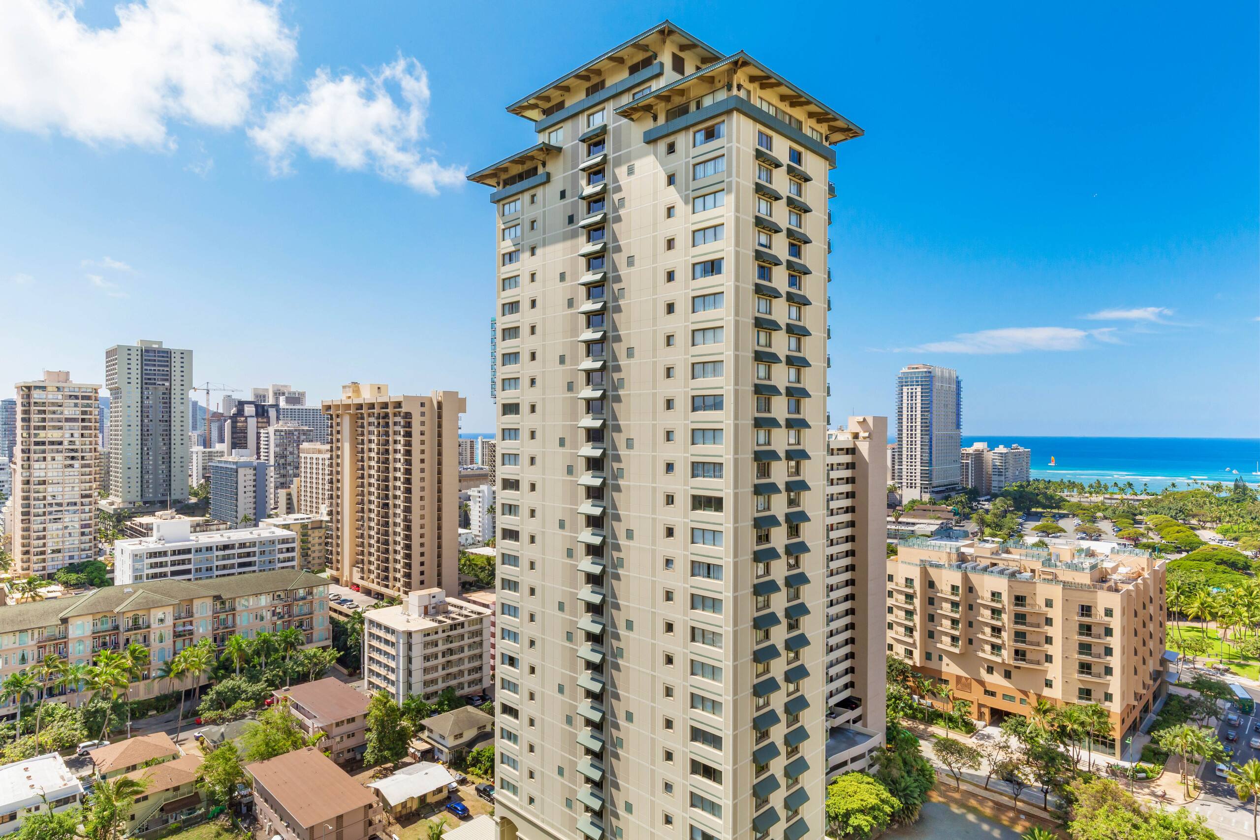 Ocean and Mountain Views Condo at the Royal Garden - Image 28