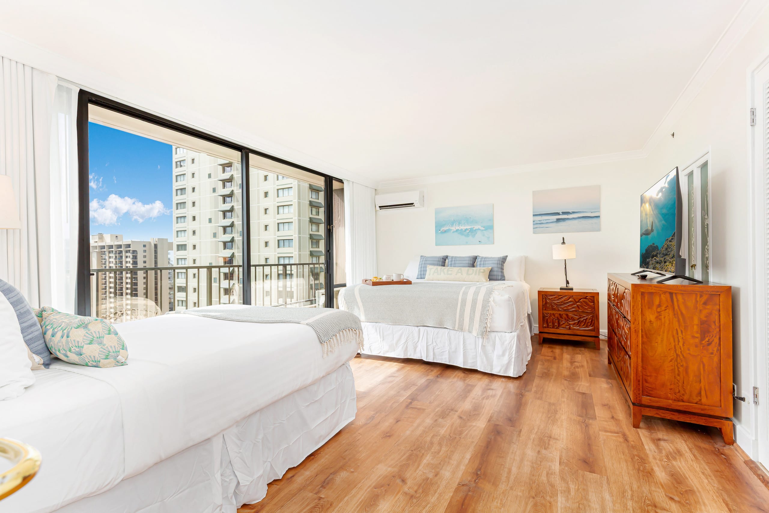 Ocean and Mountain Views Condo at the Royal Garden - Image 18