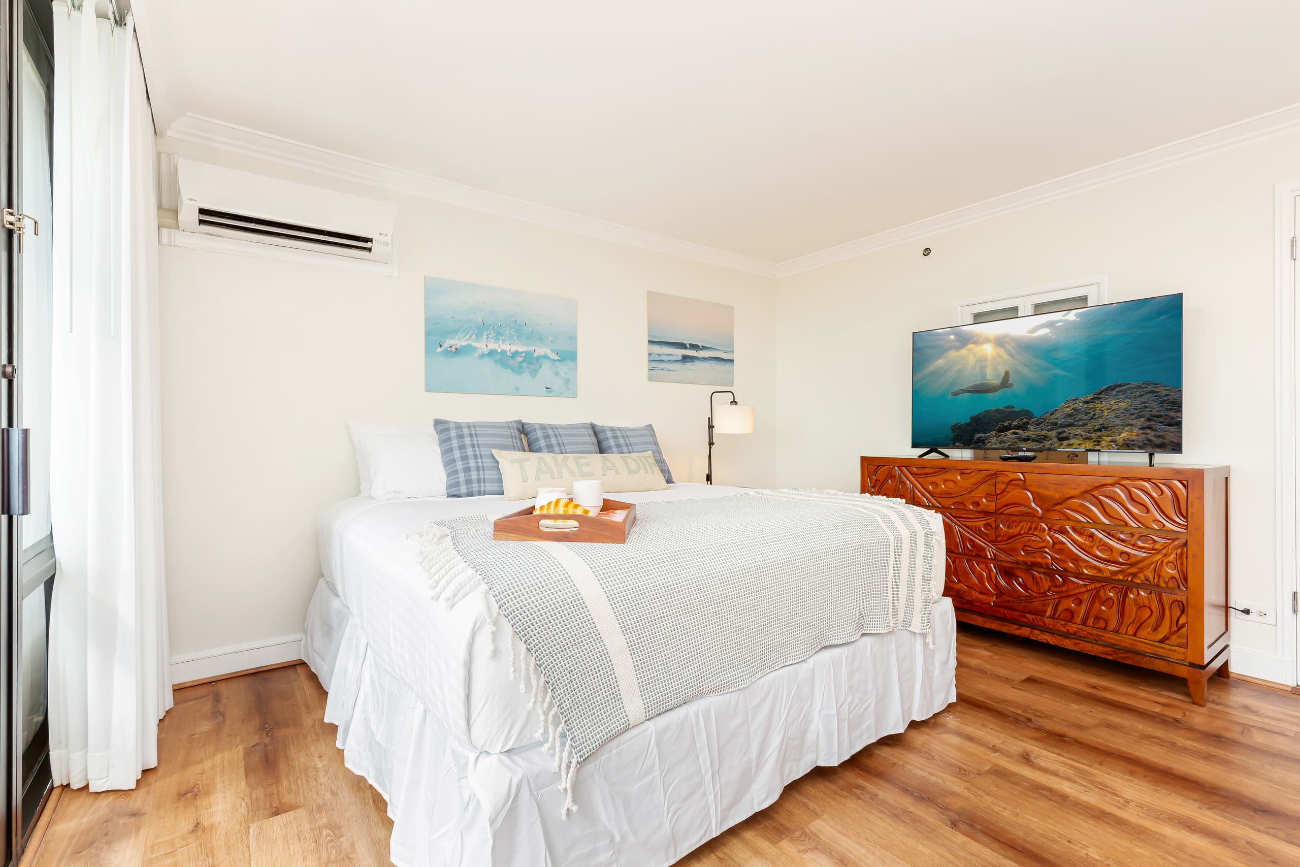 Ocean and Mountain Views Condo at the Royal Garden - Image 19