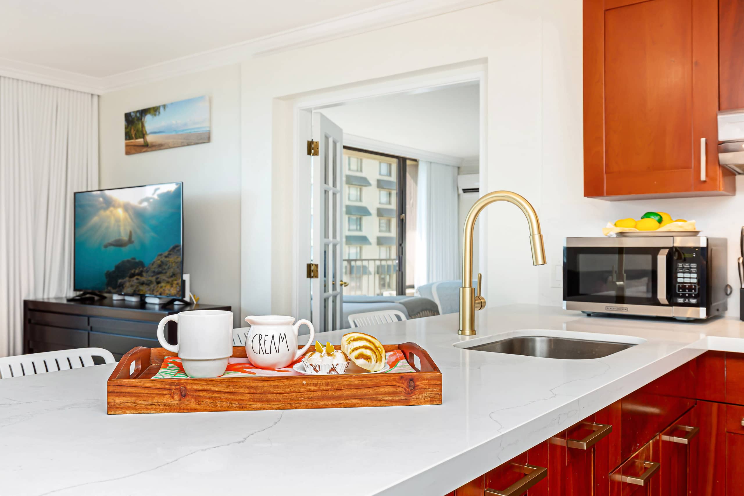 Ocean and Mountain Views Condo at the Royal Garden - Image 9