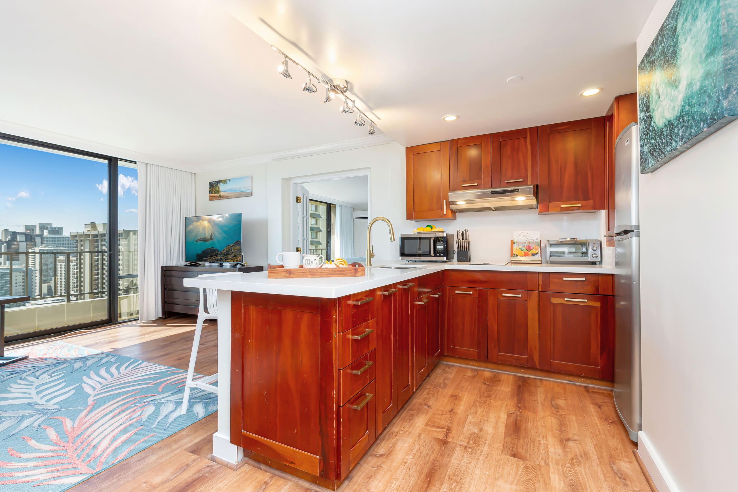 Ocean and Mountain Views Condo at the Royal Garden - Image 10
