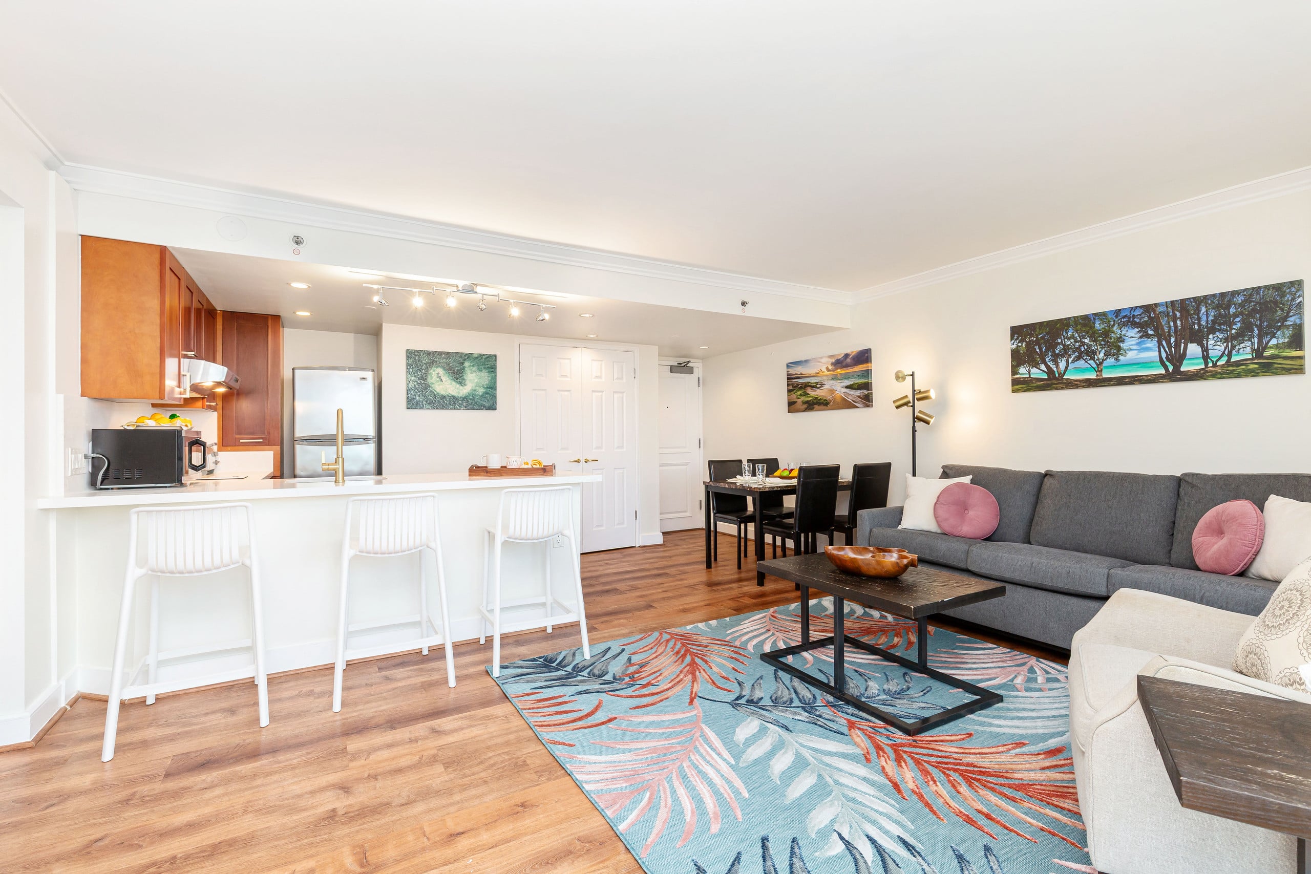 Ocean and Mountain Views Condo at the Royal Garden - Image 6