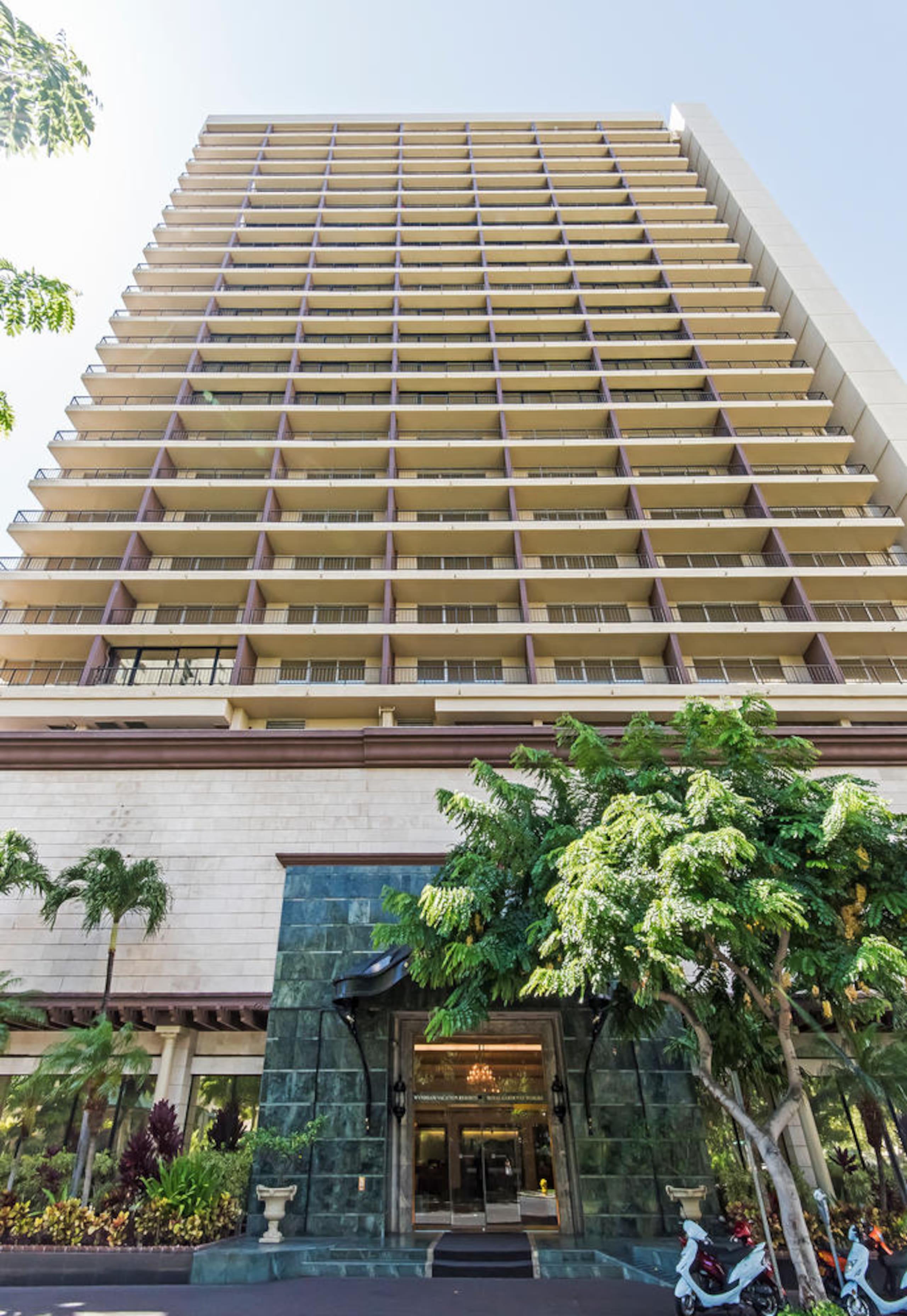 Ocean and Mountain Views Condo at the Royal Garden - Image 32