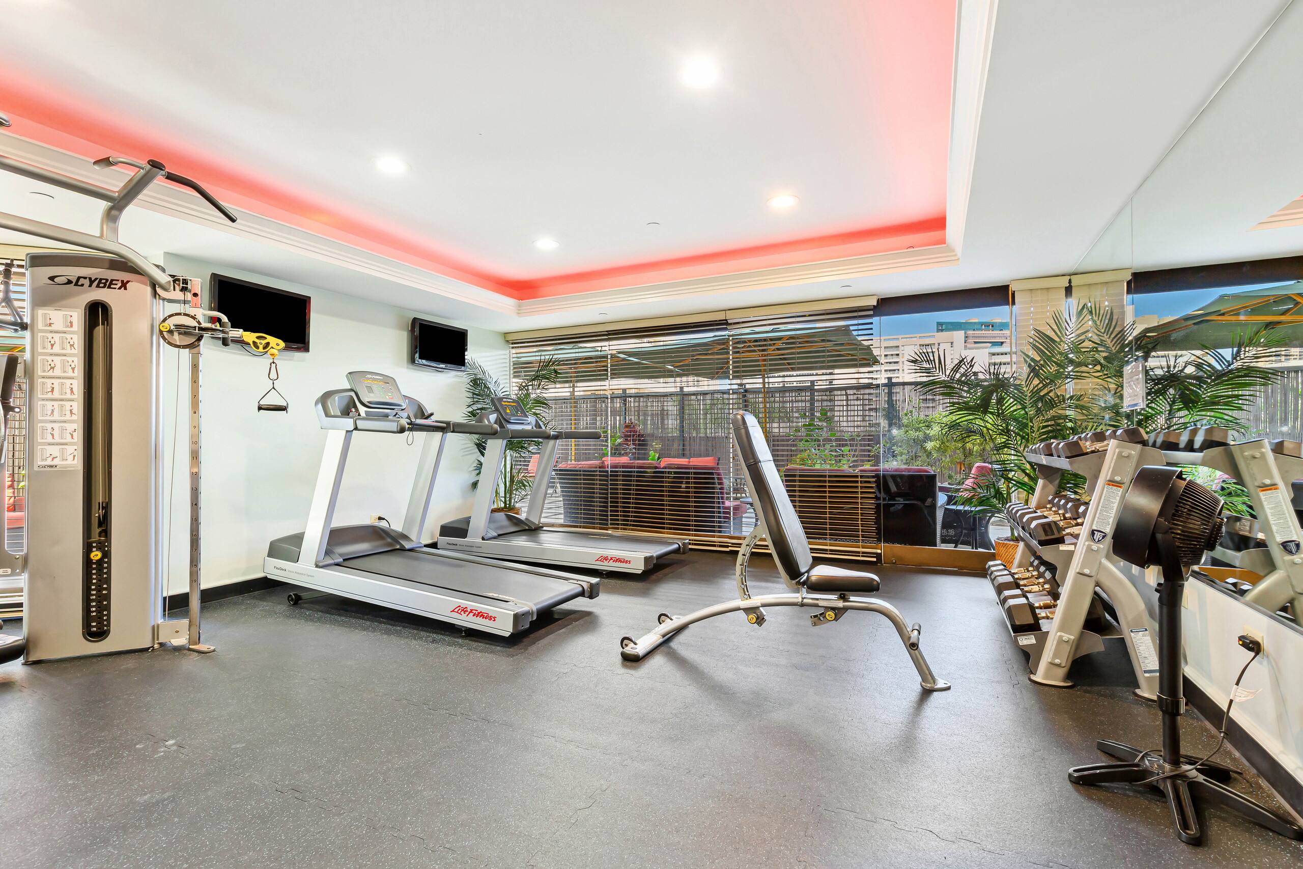Ocean and Mountain Views Condo at the Royal Garden - Image 35