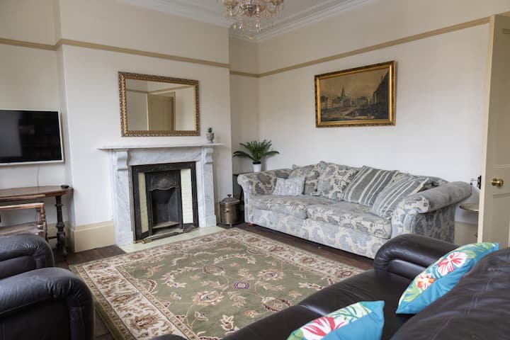 Grand Victorian House | Sleeps 12 | Near North Bay - 스카버러